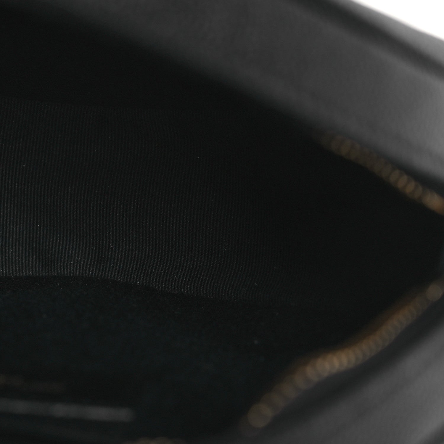 Saint Laurent Grain De Poudre Matelasse Chevron Quilted Round Vinyle Camera Bag Black 5 of 12