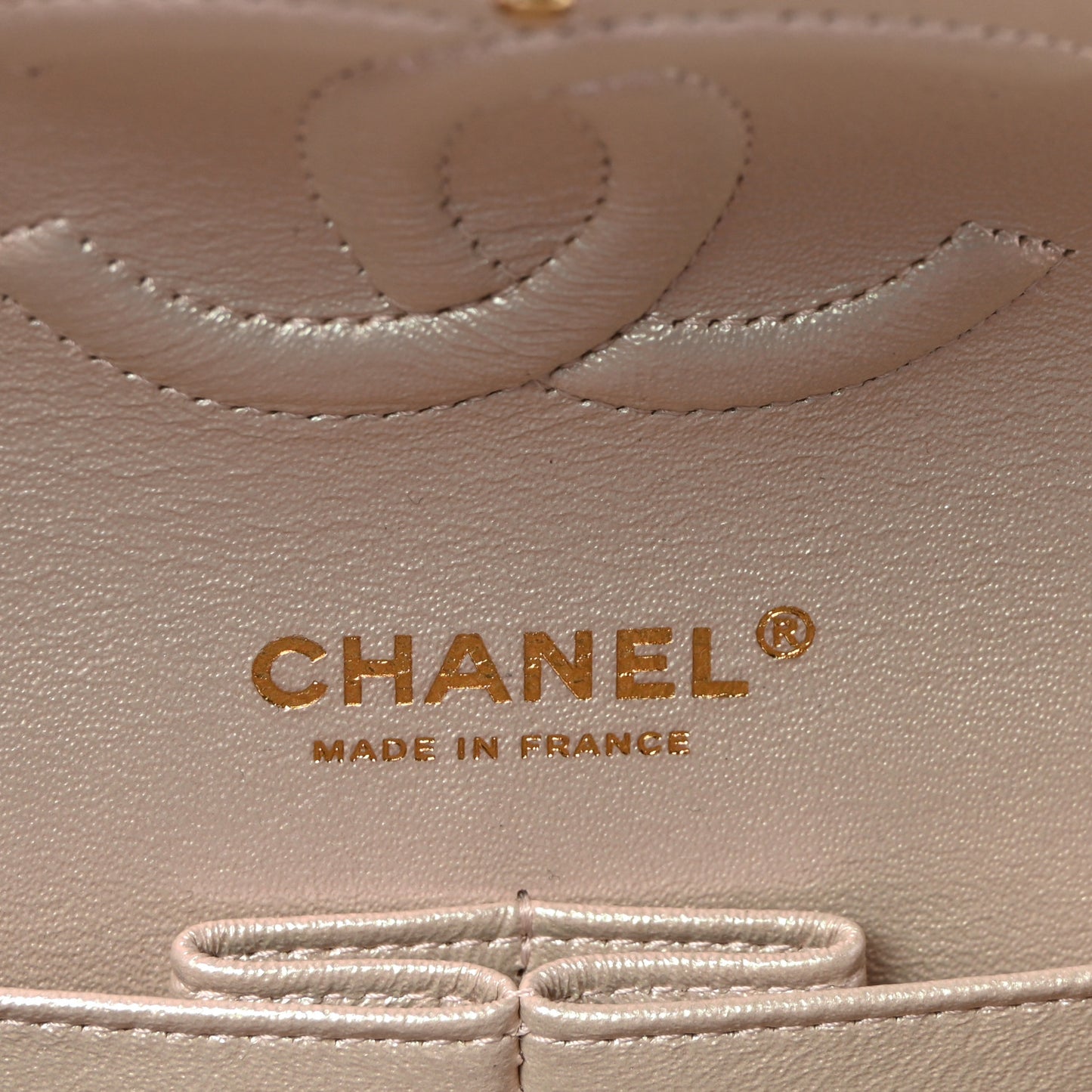 Iridescent Lambskin Quilted Medium Double Flap Ivory
