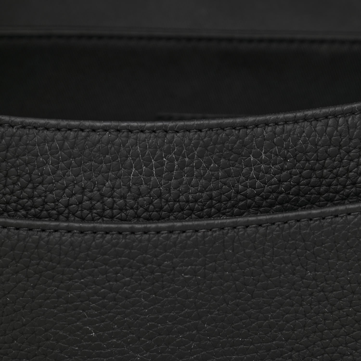 Louis Vuitton Taurillon Christopher Messenger Black 10 of 10
