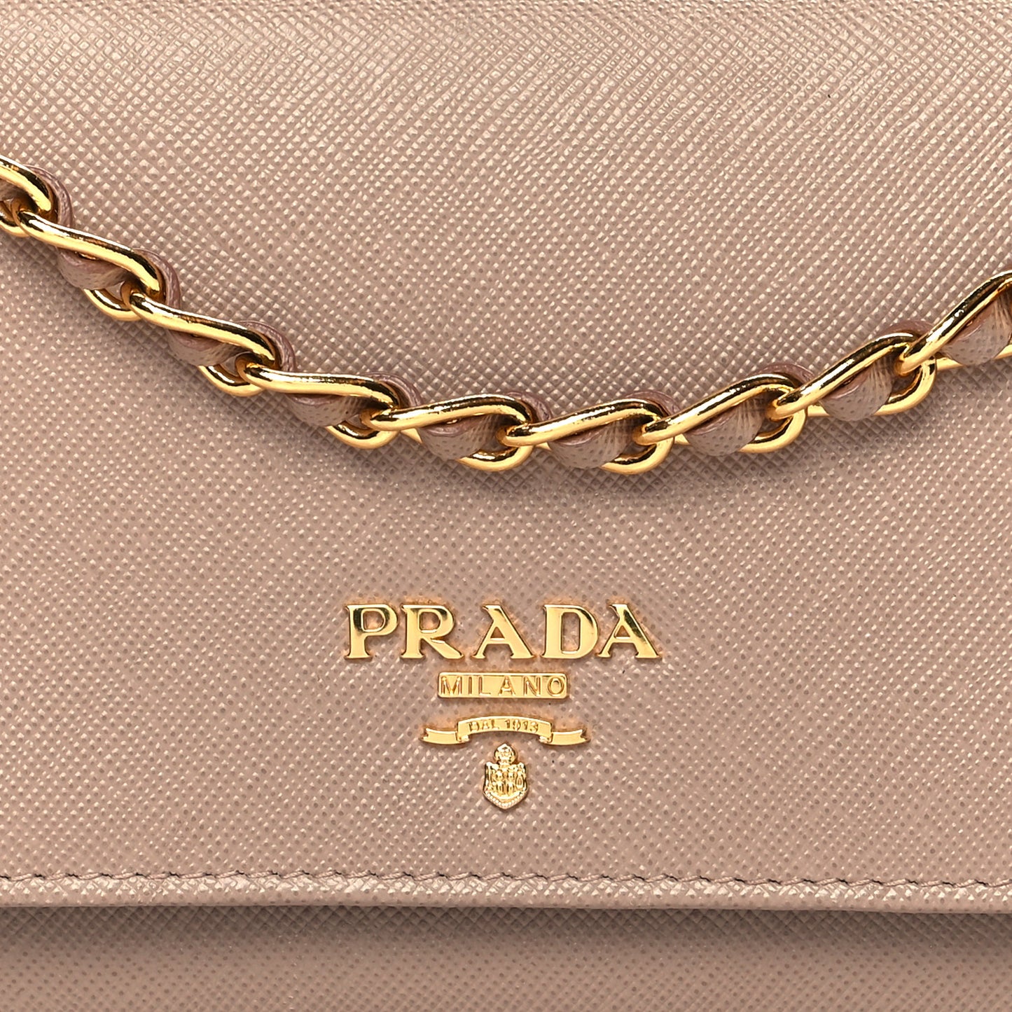 Saffiano Metal Oro Chain Wallet Cammeo