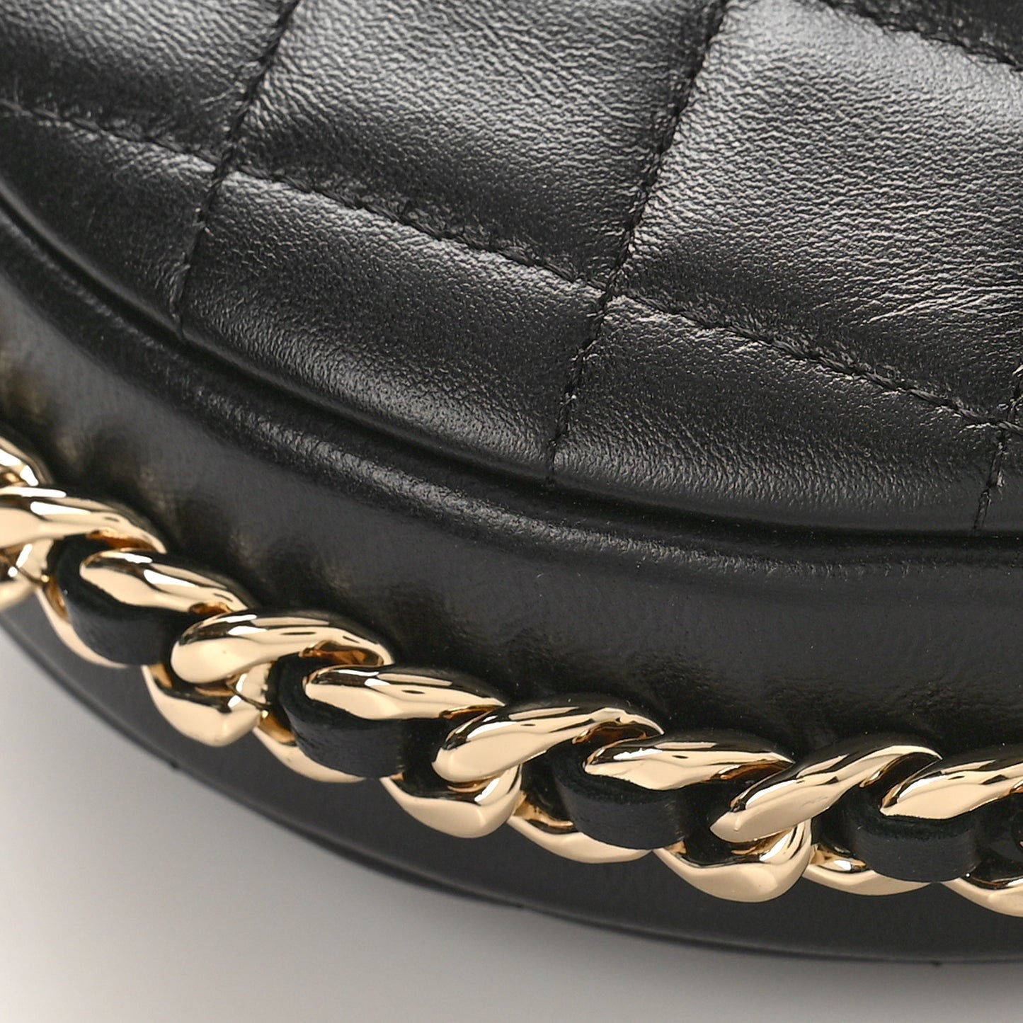 Quilted Chain Around Pouch Black