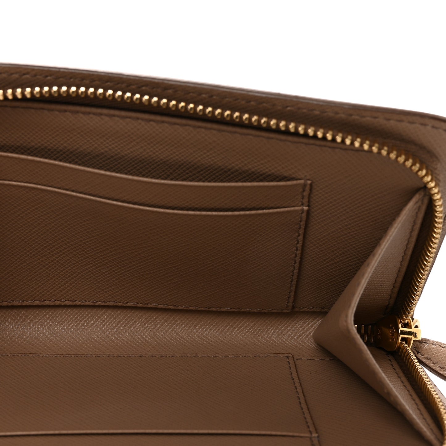 Saffiano Chain Wallet Cammeo