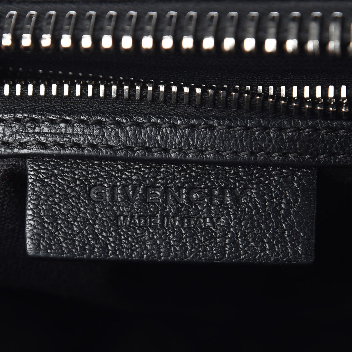 Sugar Goatskin Medium Antigona Black