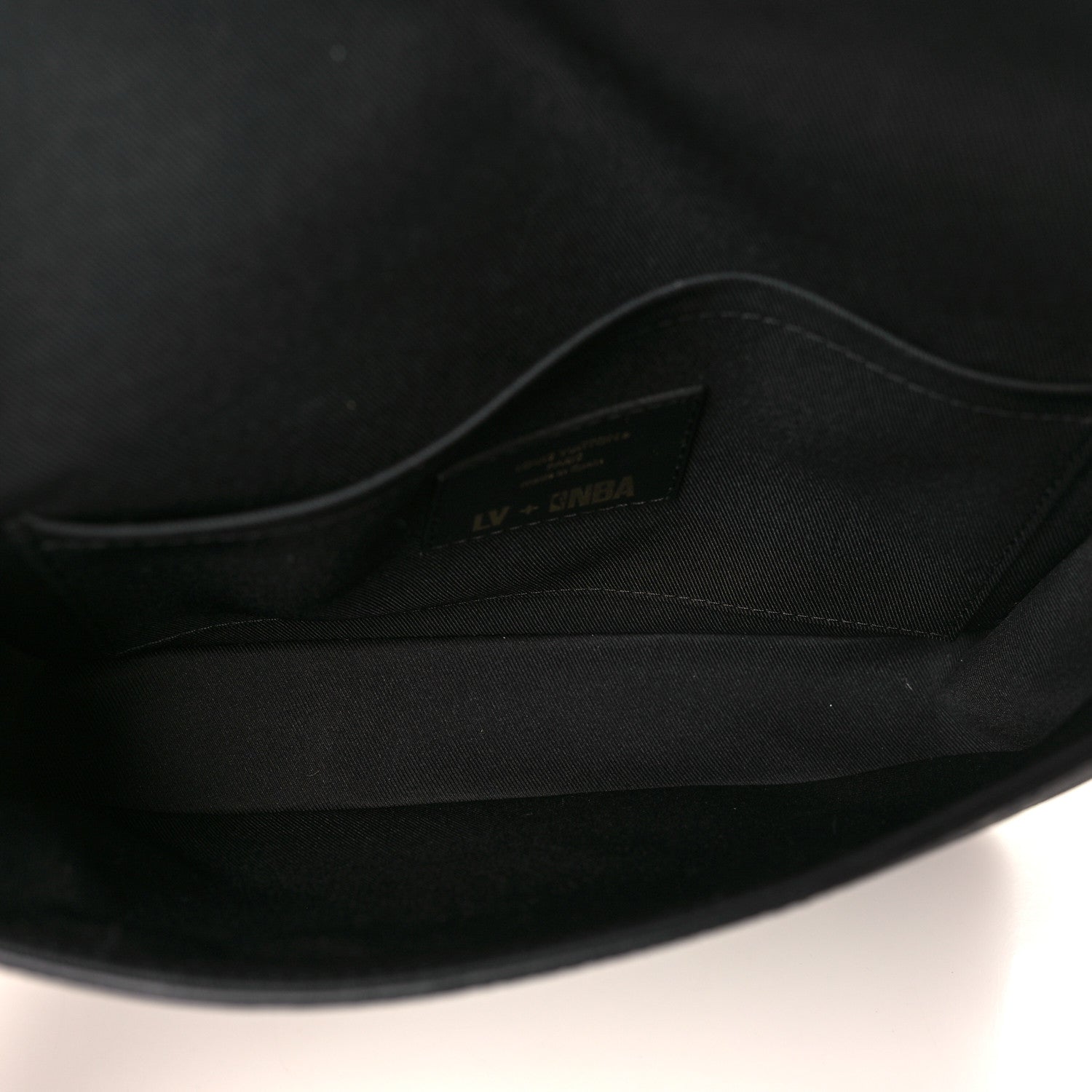 Louis Vuitton x NBA Grained Calfskin Monogram Studio Messenger Black 5 of 8