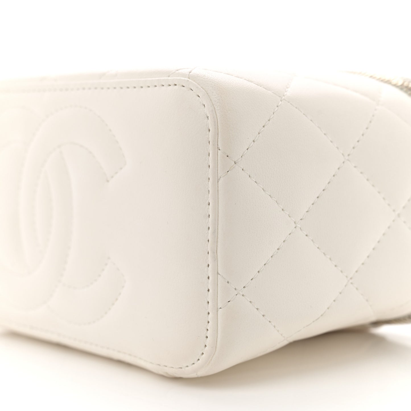 Lambskin Quilted Enamel CC Pearl Crush Small Vanity Case With Chain White