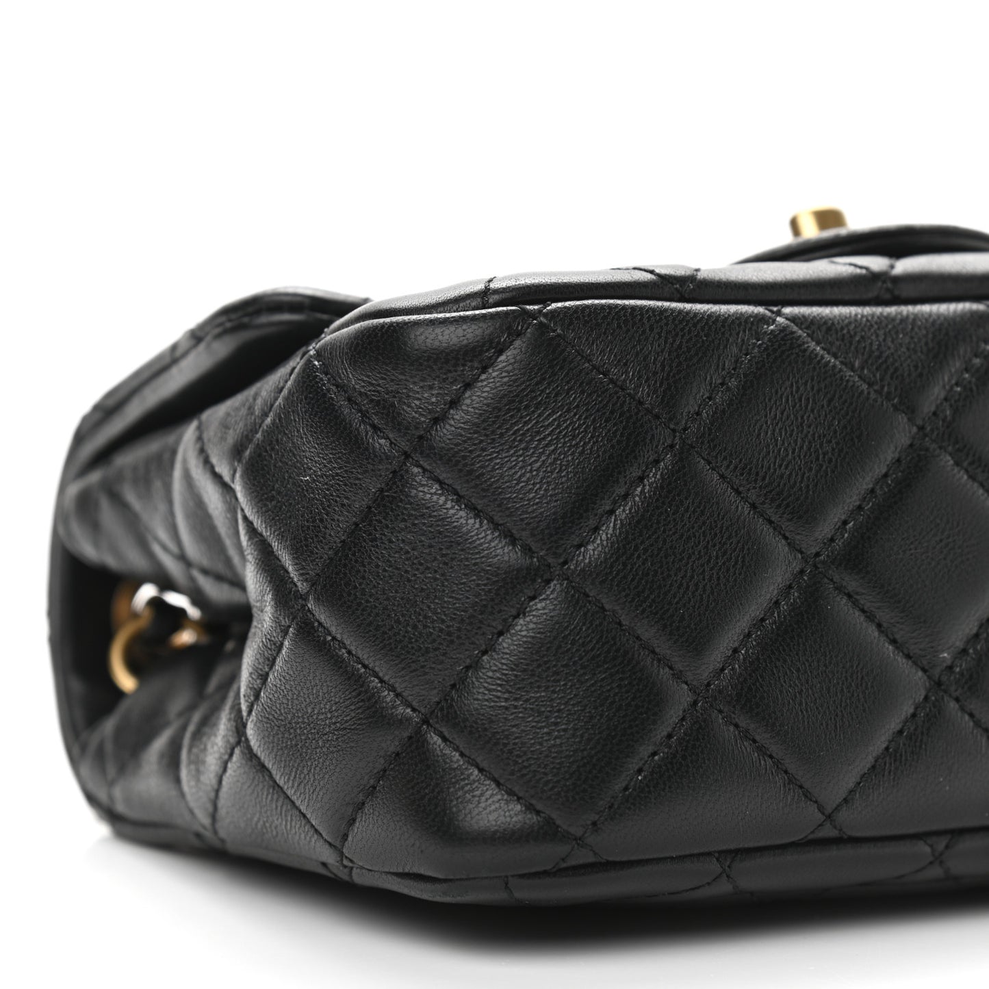 Lambskin Quilted Mini Pearl Crush Flap Black