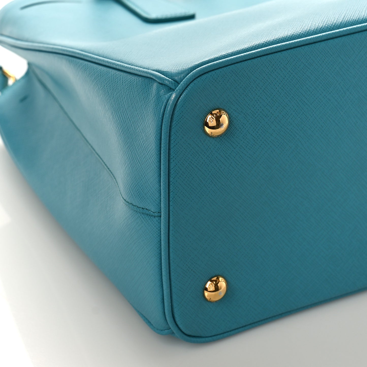 Saffiano Lux Medium Tote Turchese