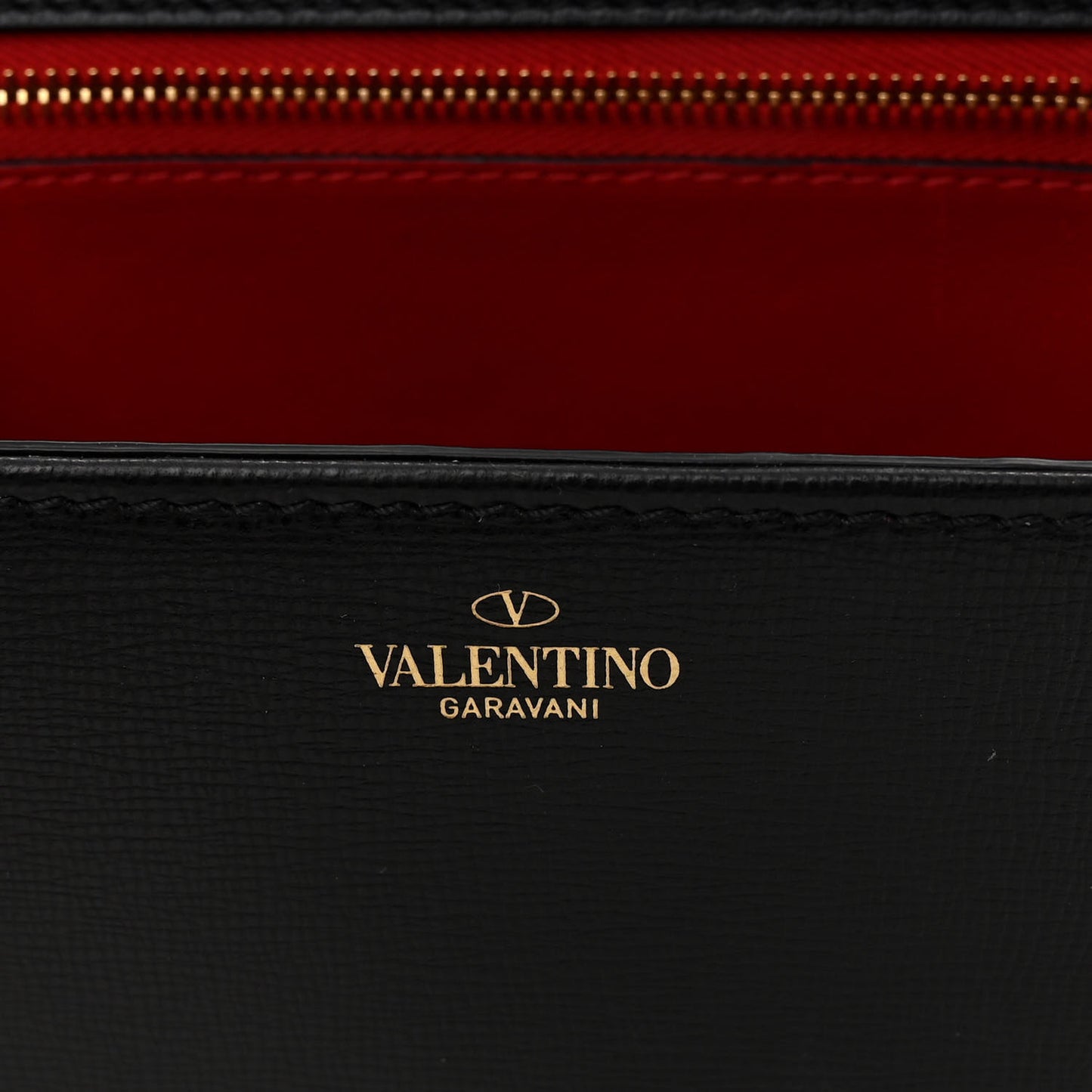 Grainy Calfskin Vlogo Stud Sign Shoulder Bag Black
