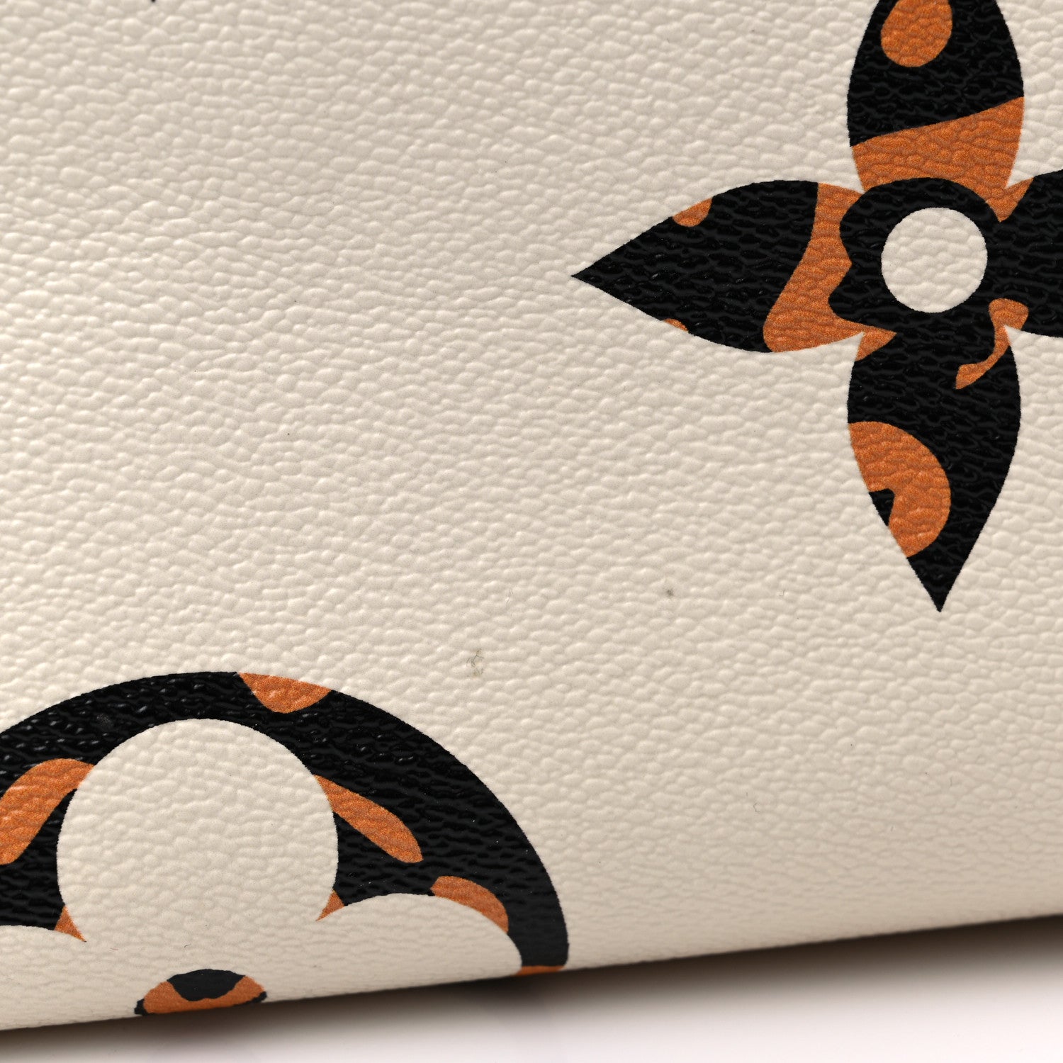 Louis Vuitton Monogram Giant Jungle Onthego GM Ivory 15 of 15
