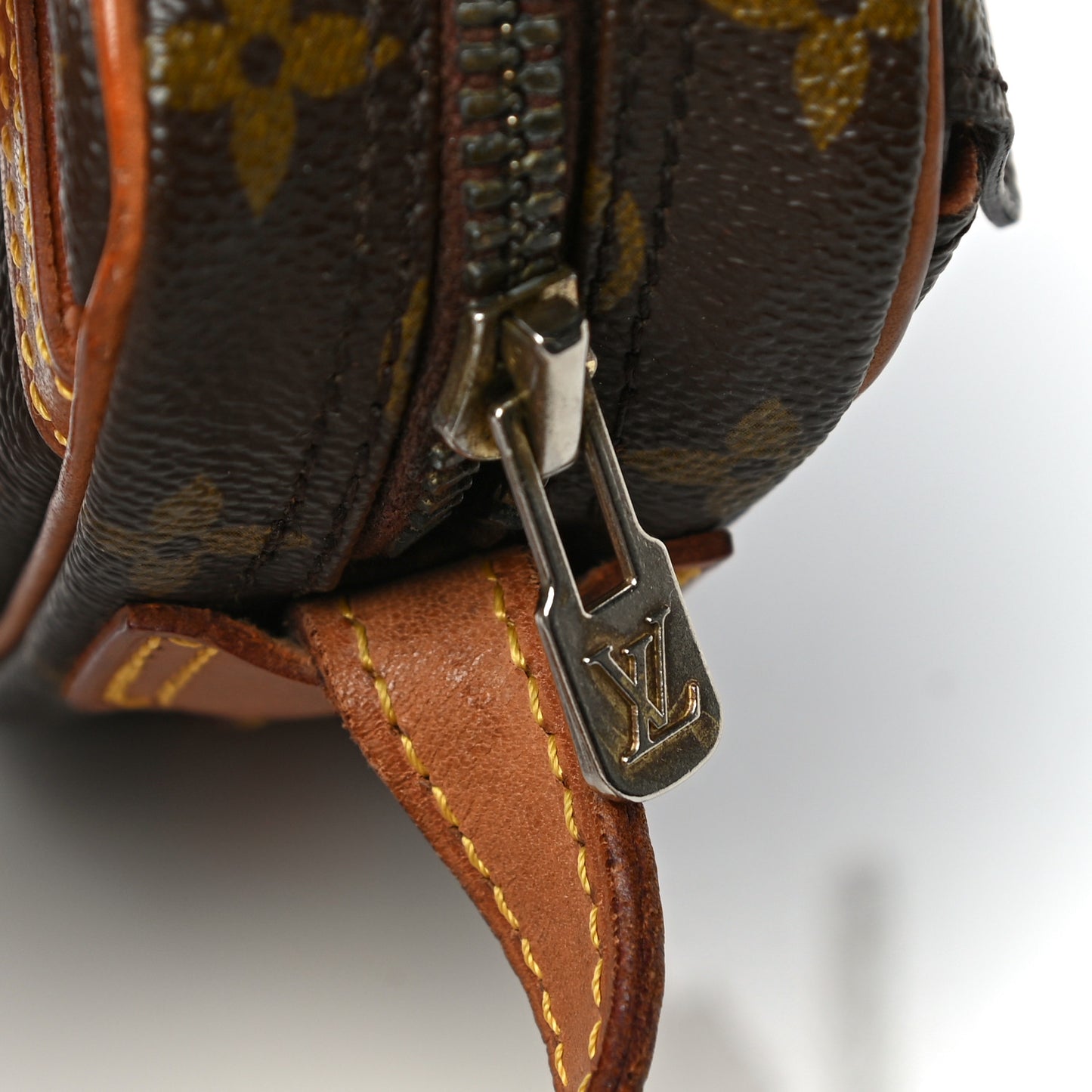 Monogram Jeune Fille