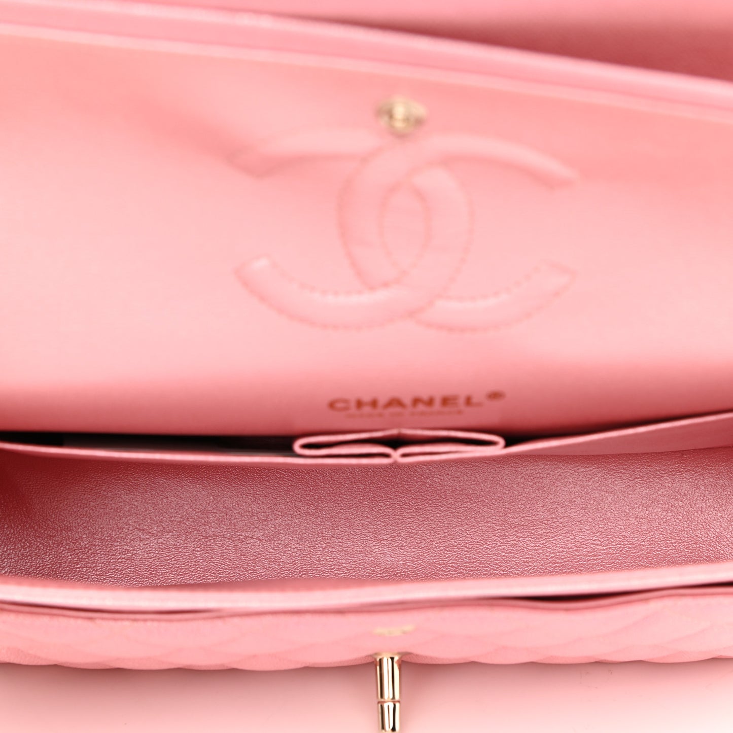 Iridescent Caviar Quilted Medium Double Flap Light Pink