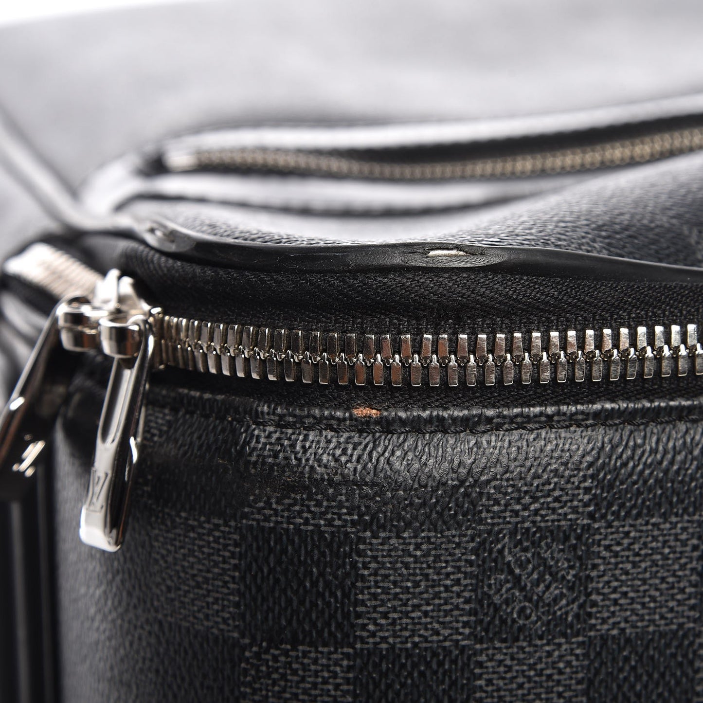 Damier Graphite Pegase 65