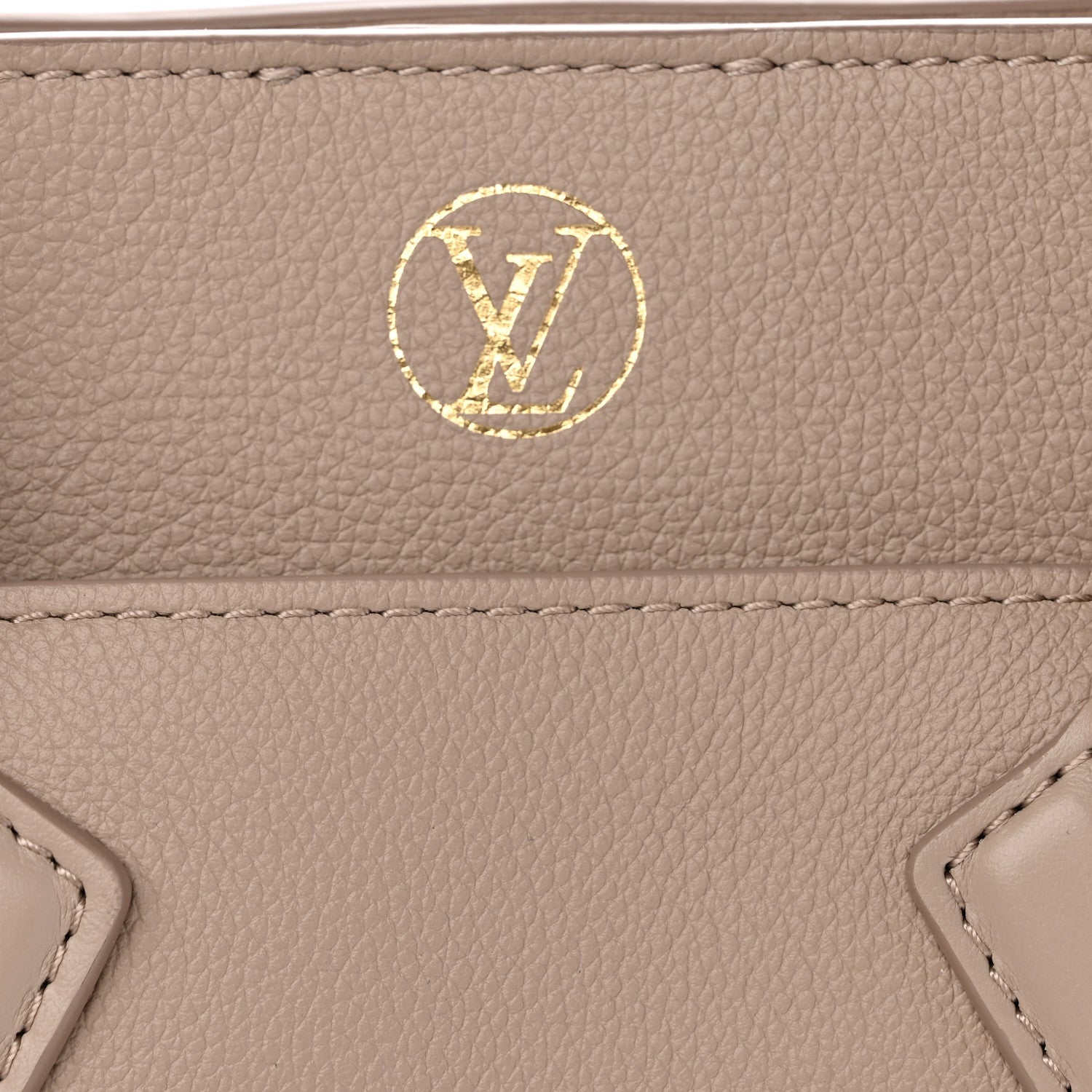Louis Vuitton Mahina On My Side PM Galet 8 of 9