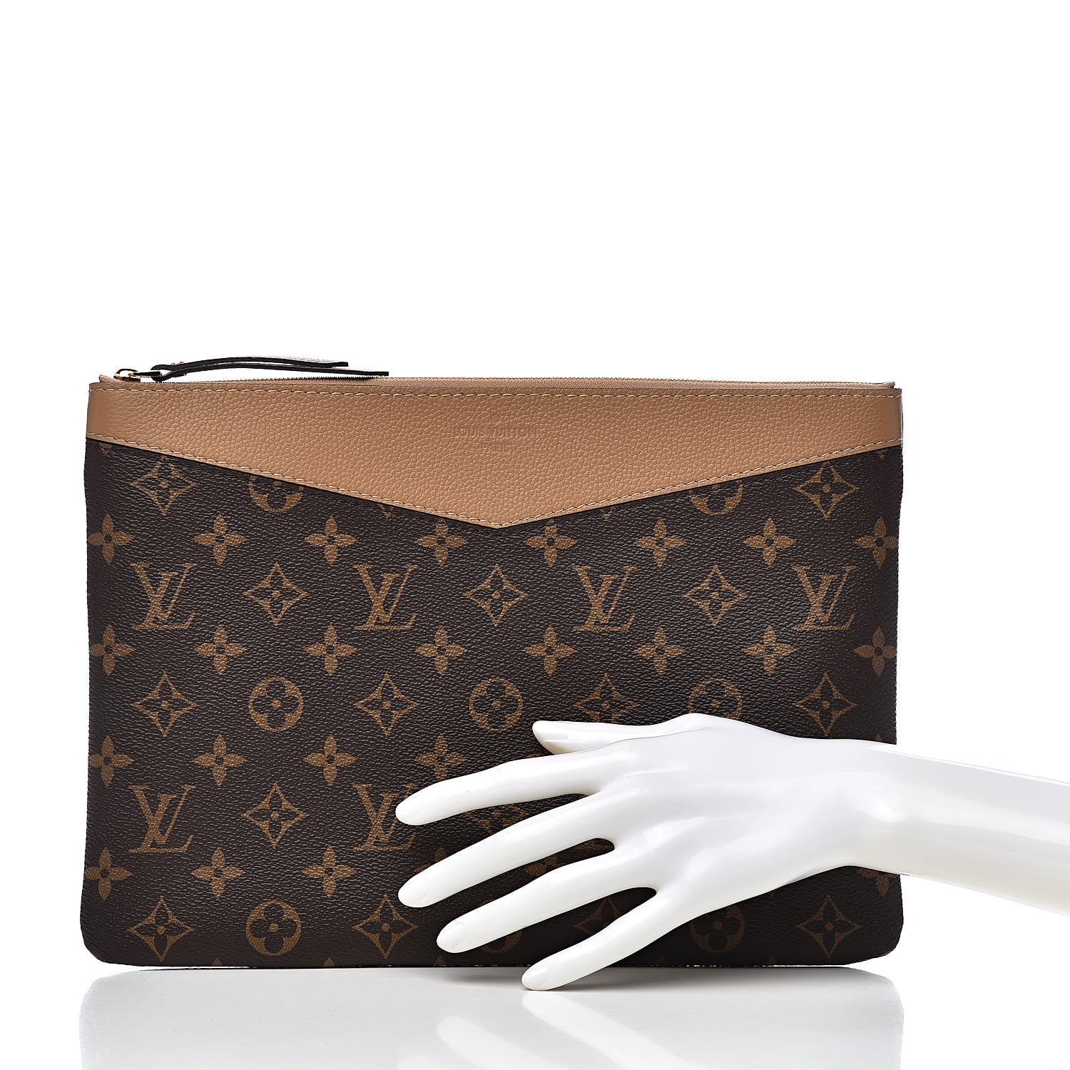 Louis Vuitton Monogram Daily Pouch Sesame 2 of 7