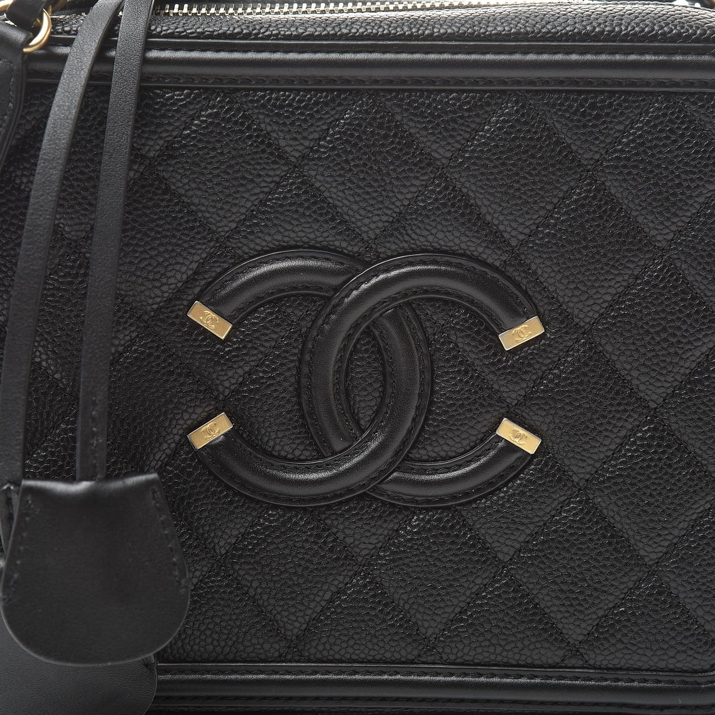 Caviar Quilted Medium CC Filigree Vanity Case Black