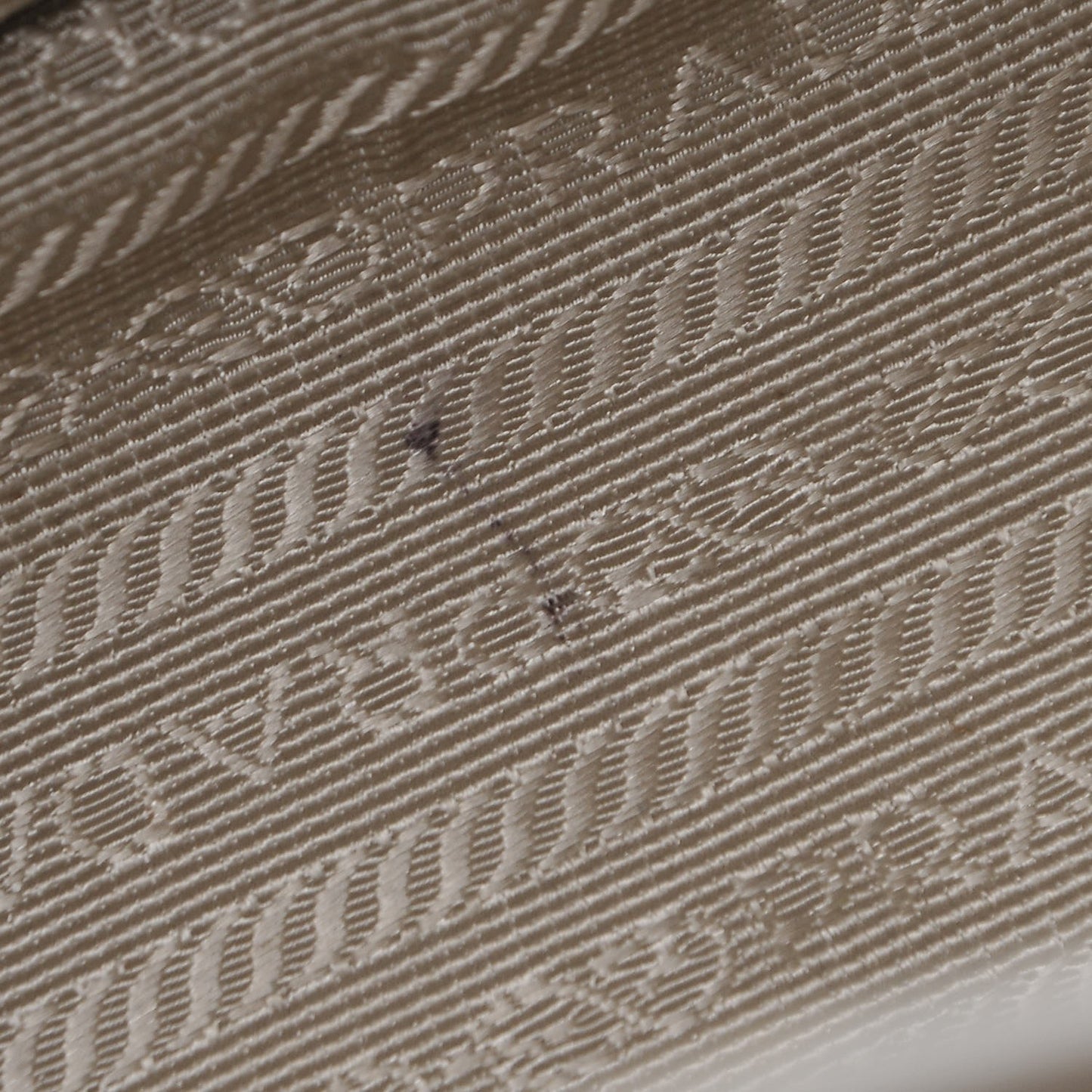 Saffiano Lux Medium Tote Talco