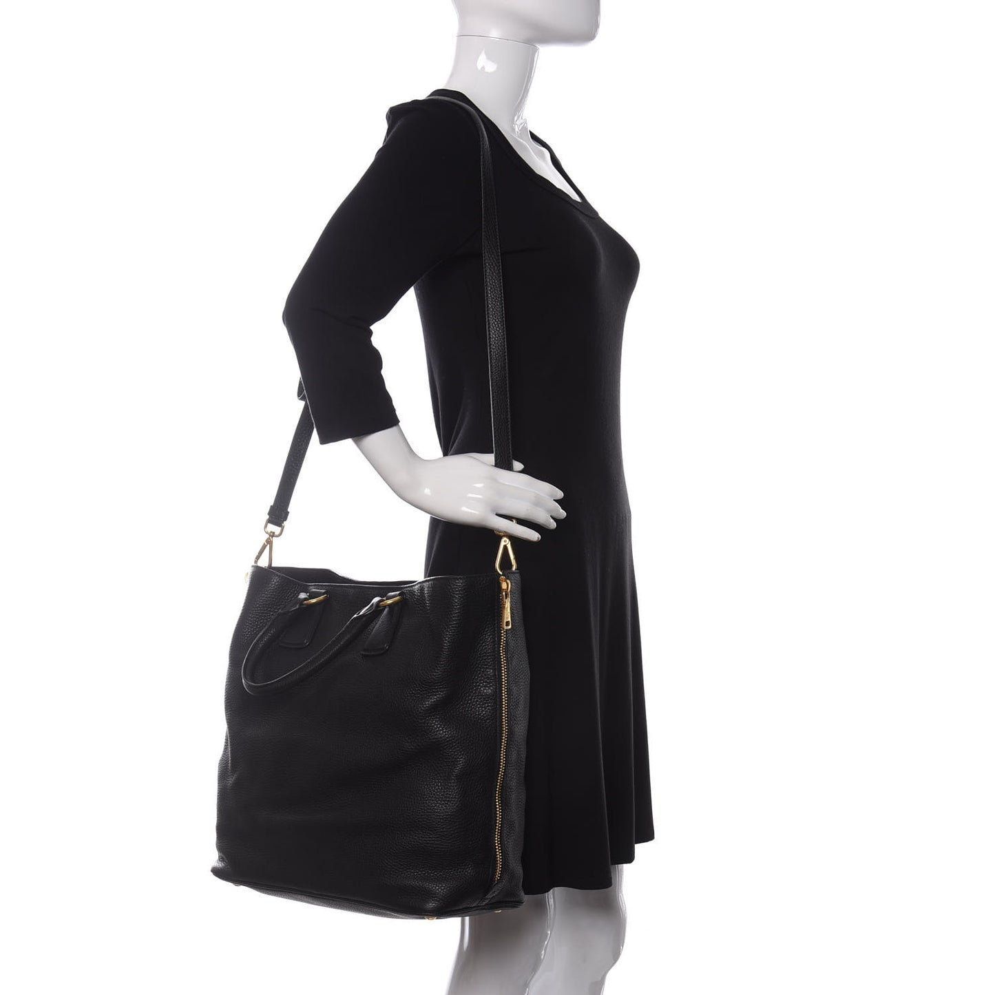 Vitello Daino Side Zip Tote Black