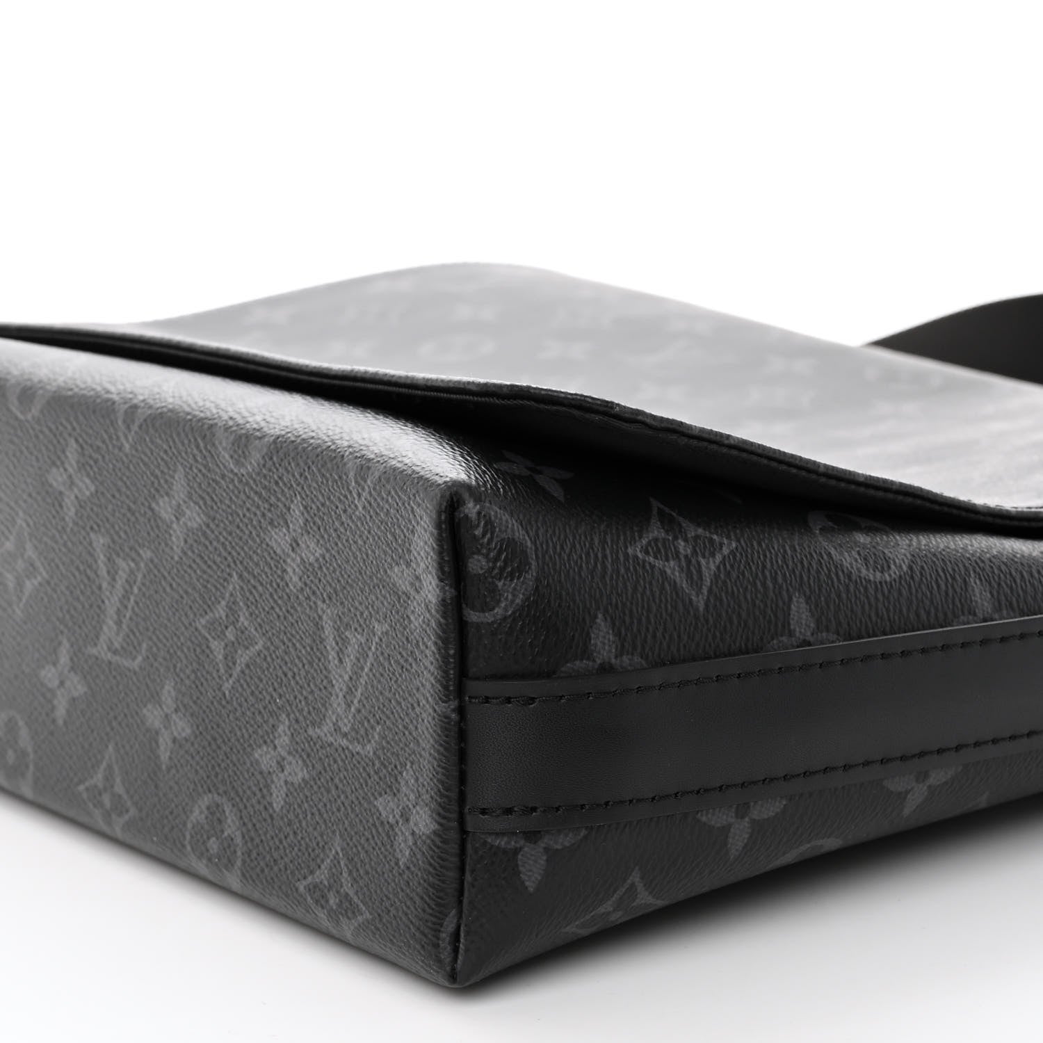 Louis Vuitton Monogram Eclipse District MM 9 of 9