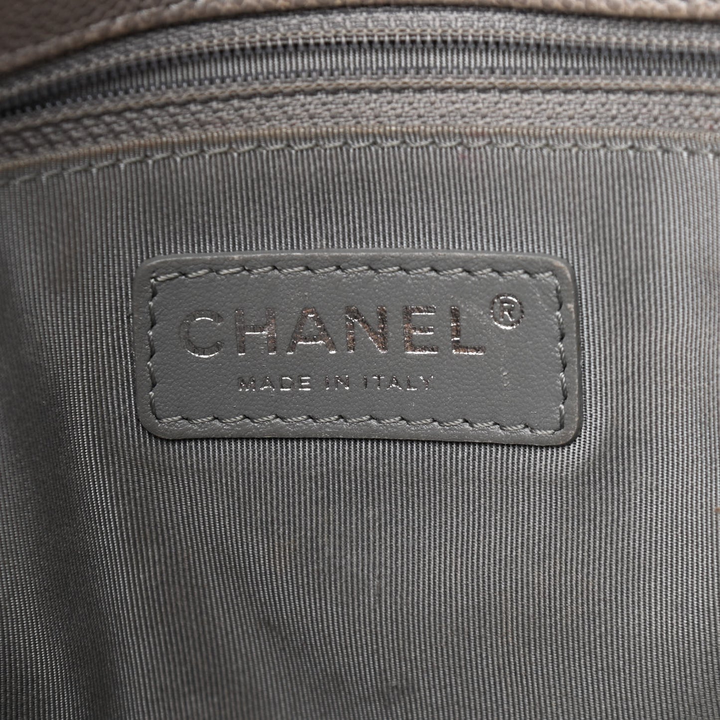 Caviar Quilted Medium French Riviera Flap Light Grey