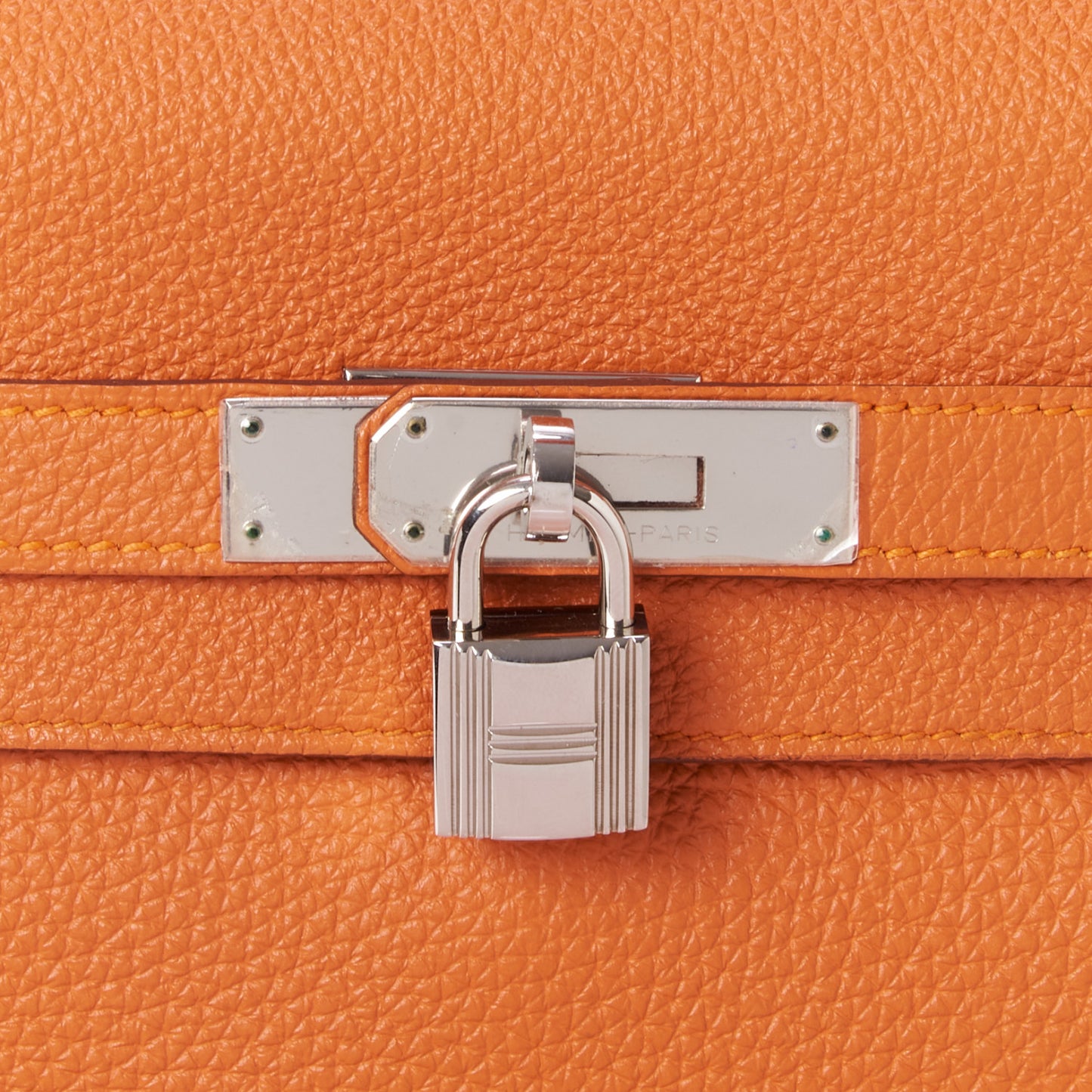 Togo Kelly Retourne 35 Orange