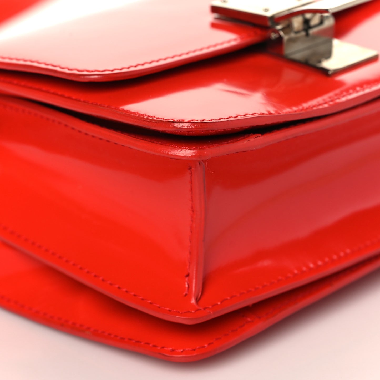 Spazzolato Calfskin Classic Box Medium Flap Vermillion