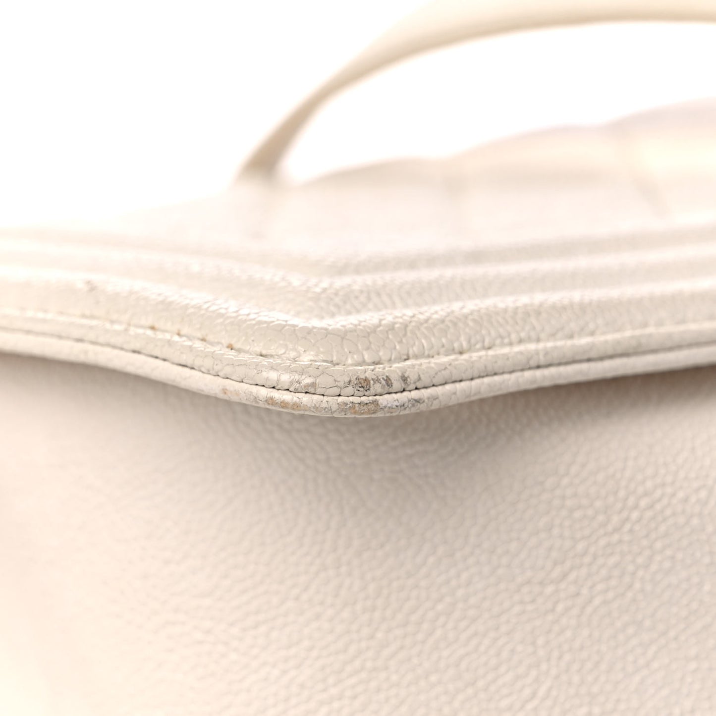 Caviar Quilted Medium Boy Flap White