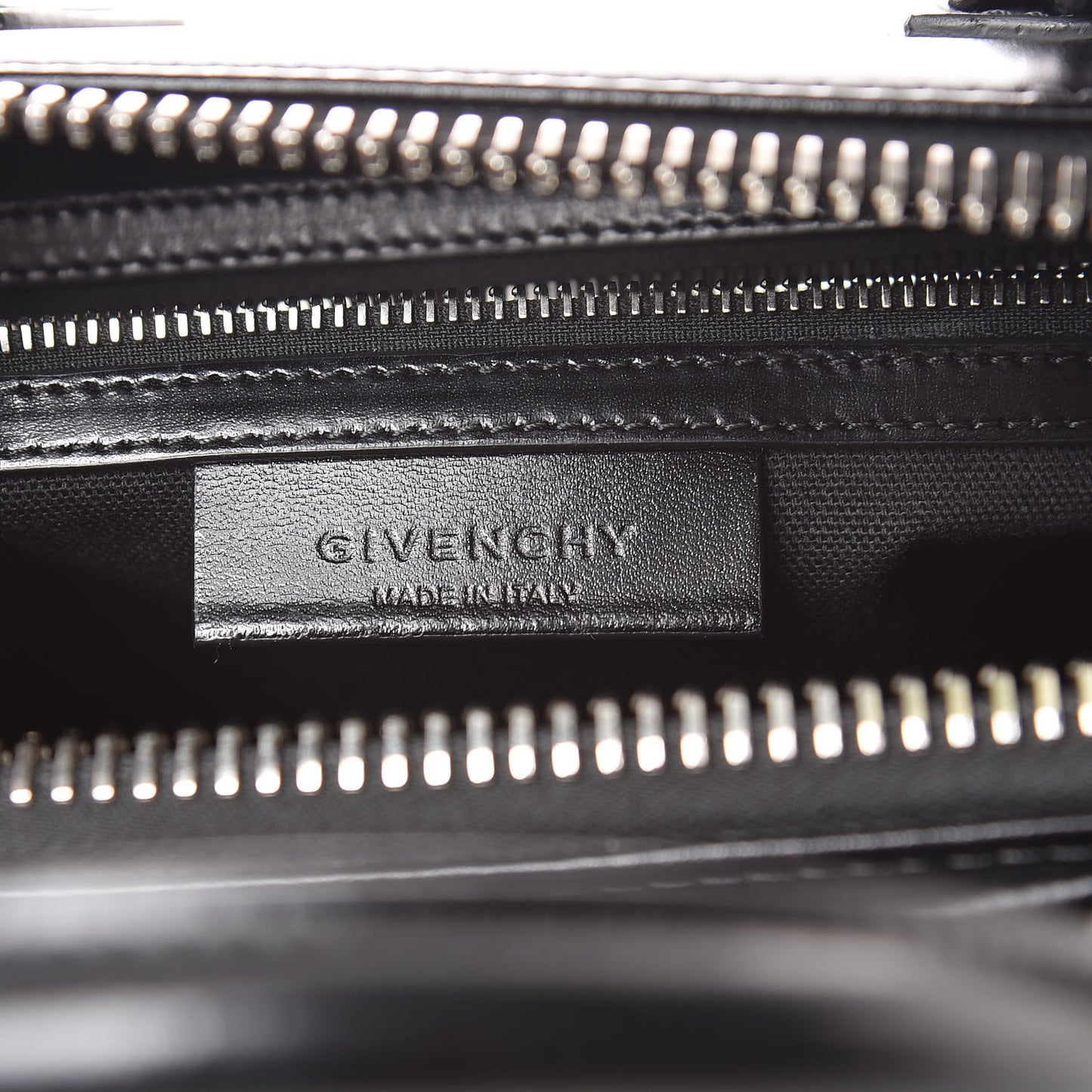 Shiny Lord Calfskin Small Antigona Black