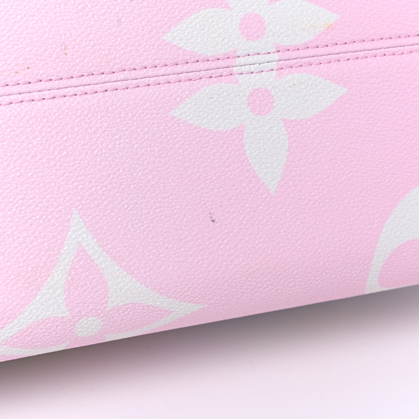 Monogram Escale Onthego GM Pastel