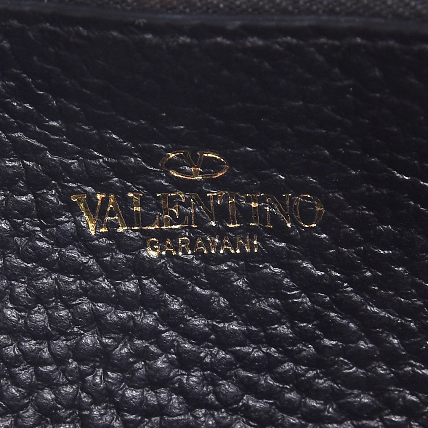 Pebbled Calfskin Rockstud Zip Around Wallet Black