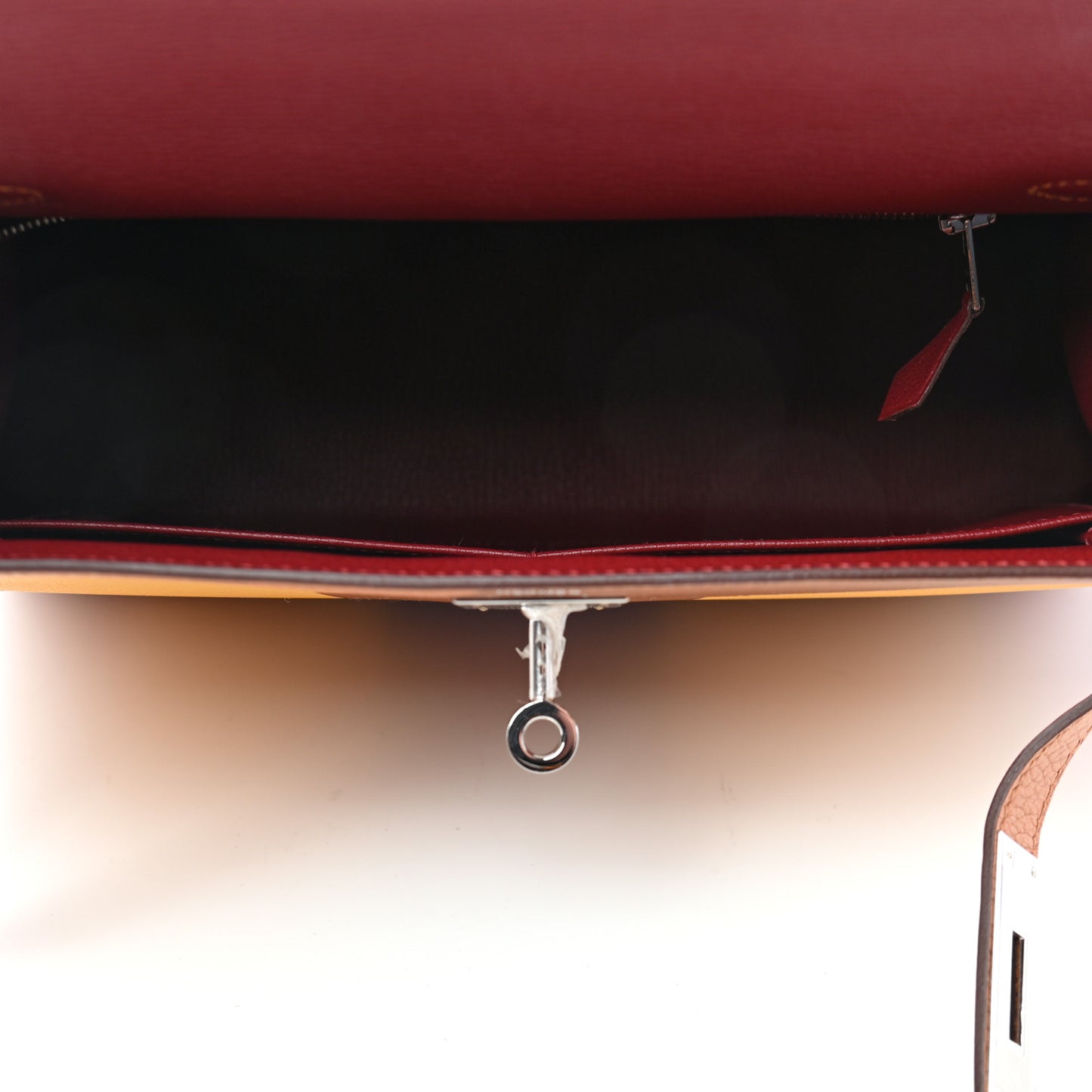 Taurillon Clemence Epsom Tadelakt Kellygraphie Lettre S Kelly Sellier 28 Toffee Ambre Fauve
