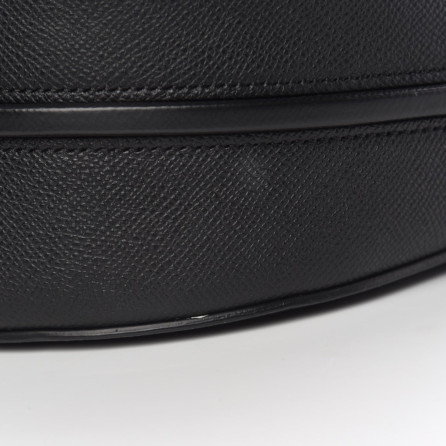 Grained Calfskin Medium Trotteur Black