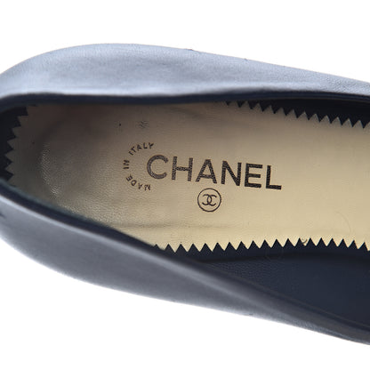 Chanel Lambskin Cap Toe Pearl Pumps 39 Navy Blue Black 6 of 14