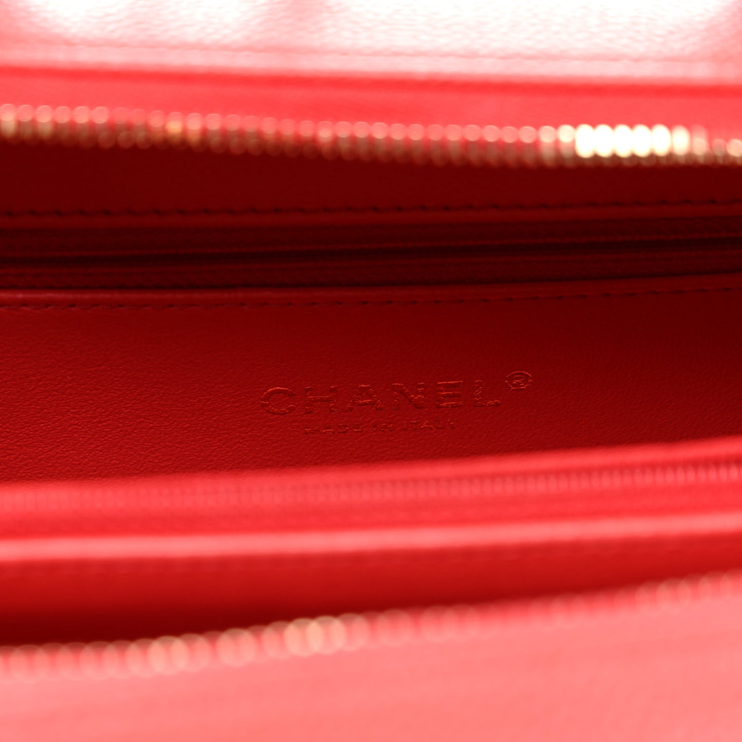 Caviar Quilted Medium CC Filigree Vanity Case Red