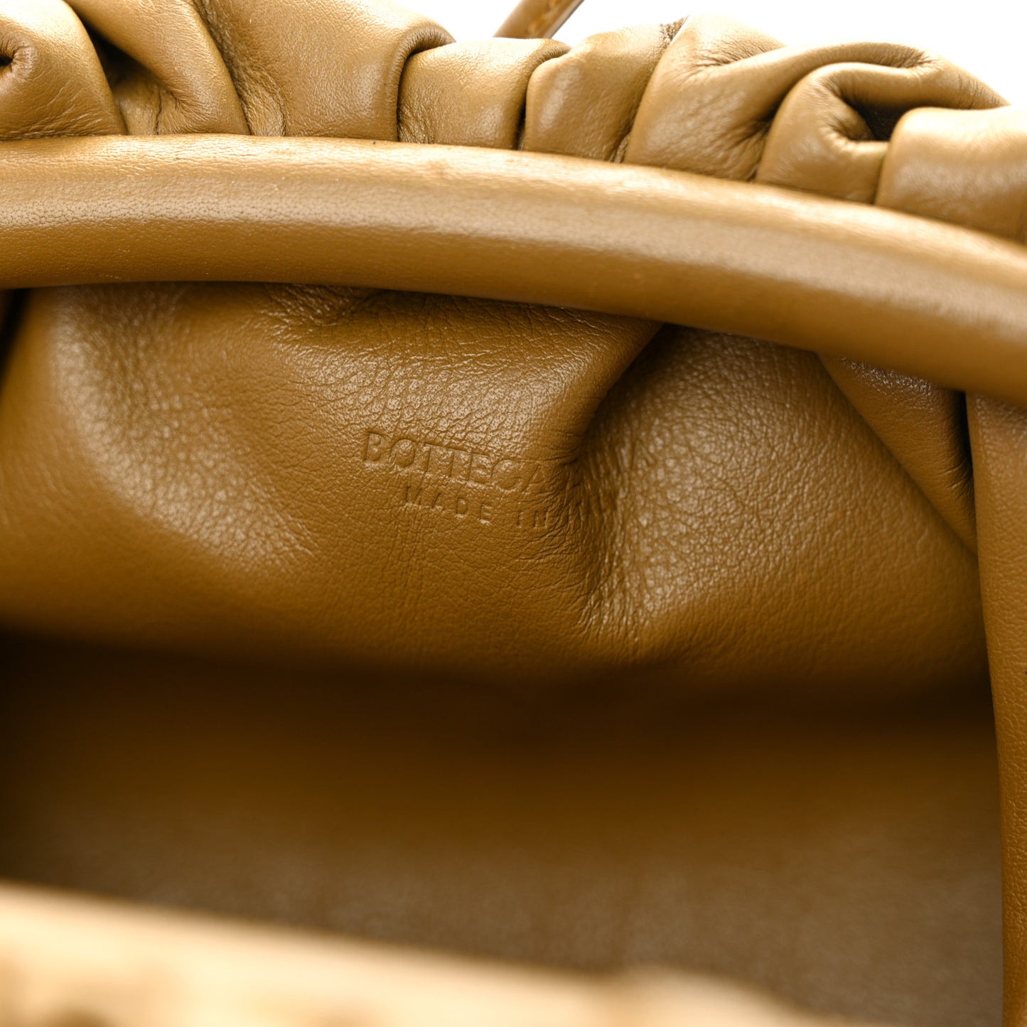 Butter Calfskin The Mini Pouch Moutarde