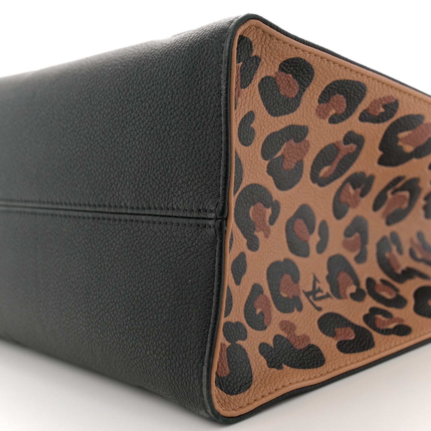 Louis Vuitton Empreinte Monogram Giant Wild At Heart Onthego MM Black 9 of 10
