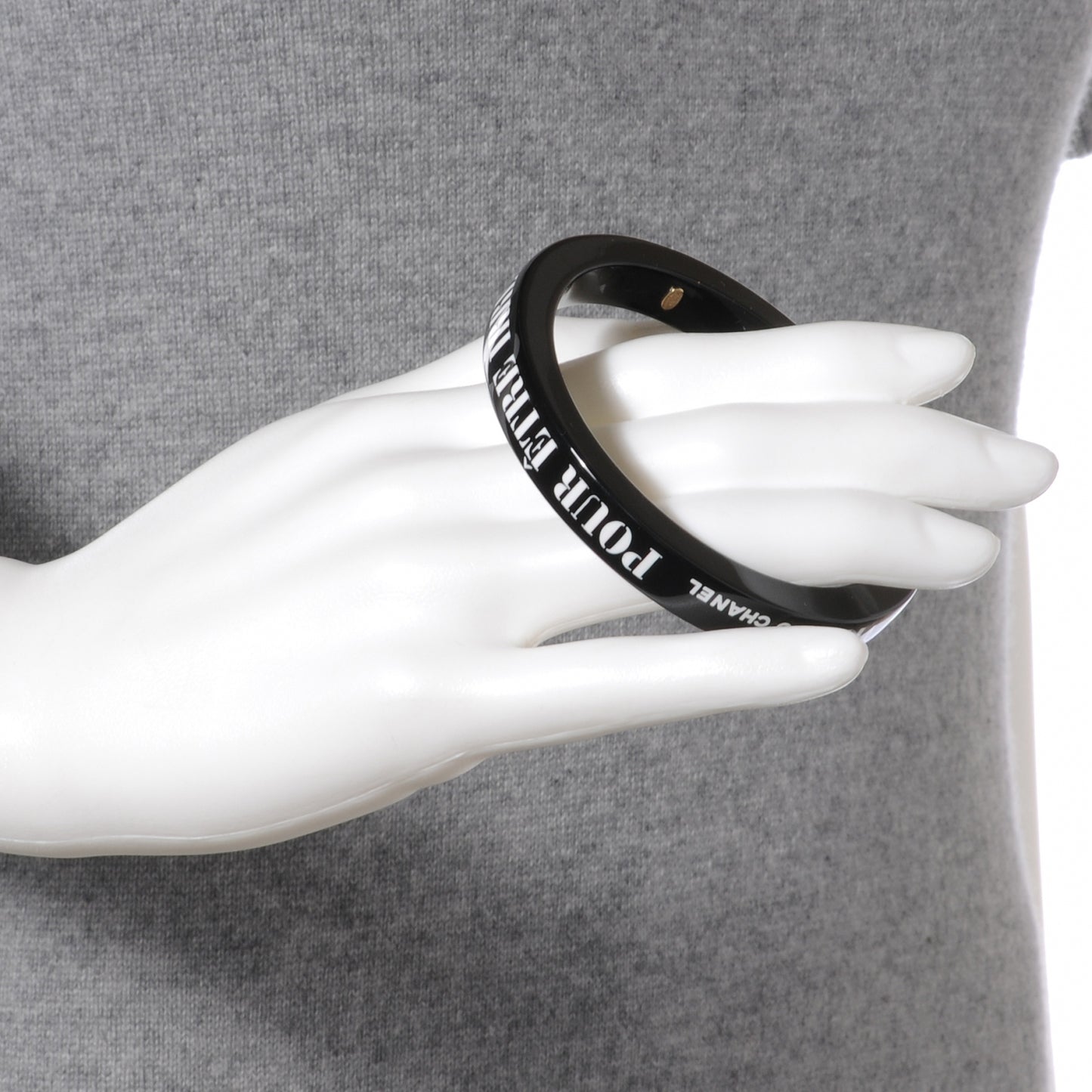 Resin Coco French Quote Bangle Black