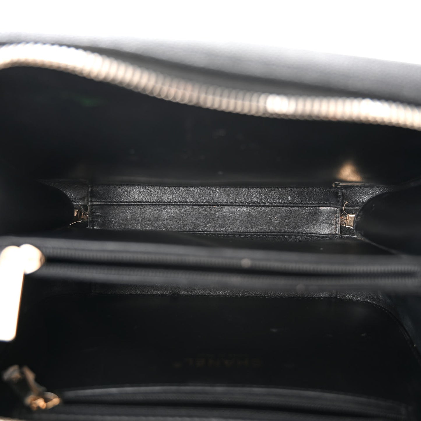 Caviar Quilted Medium CC Filigree Vanity Case Black