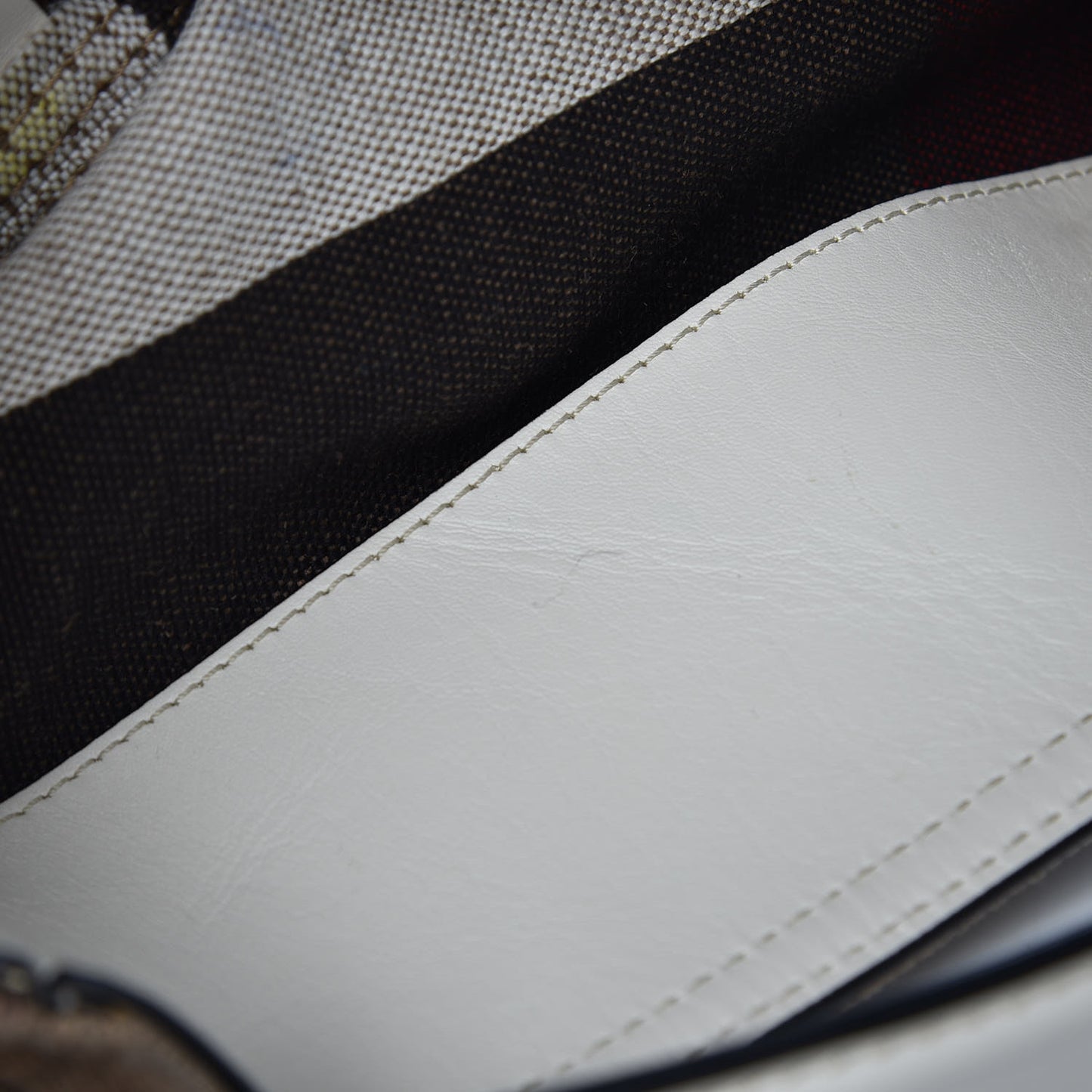 Canvas Mega Check Medium Ashby Hobo White