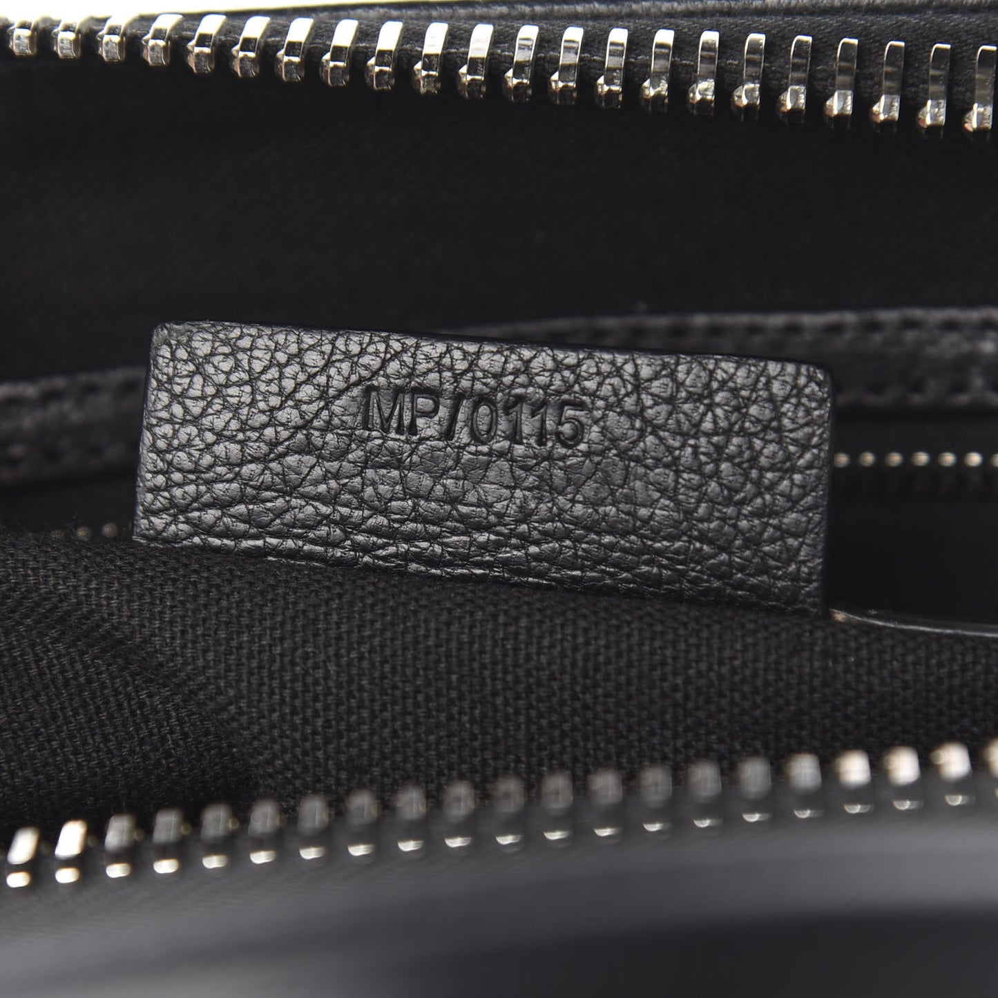 Sugar Goatskin Medium Antigona Black