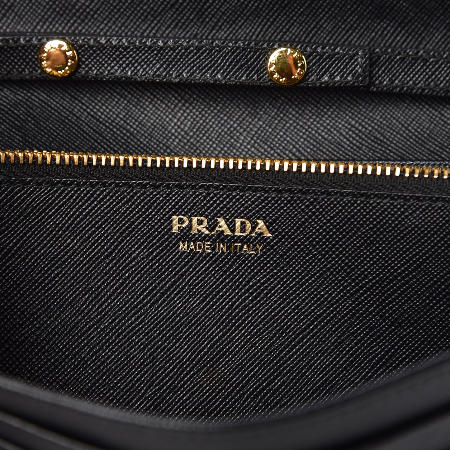 Saffiano Metal Oro Chain Wallet Black