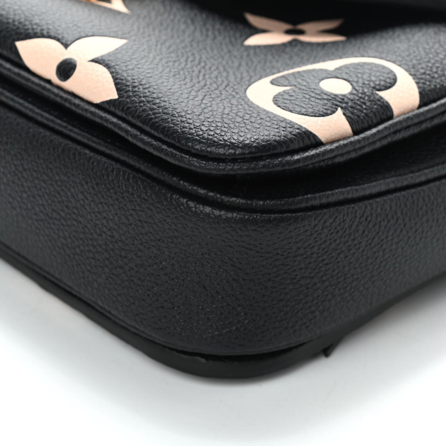 Empreinte Monogram Giant Pochette Metis Black Beige