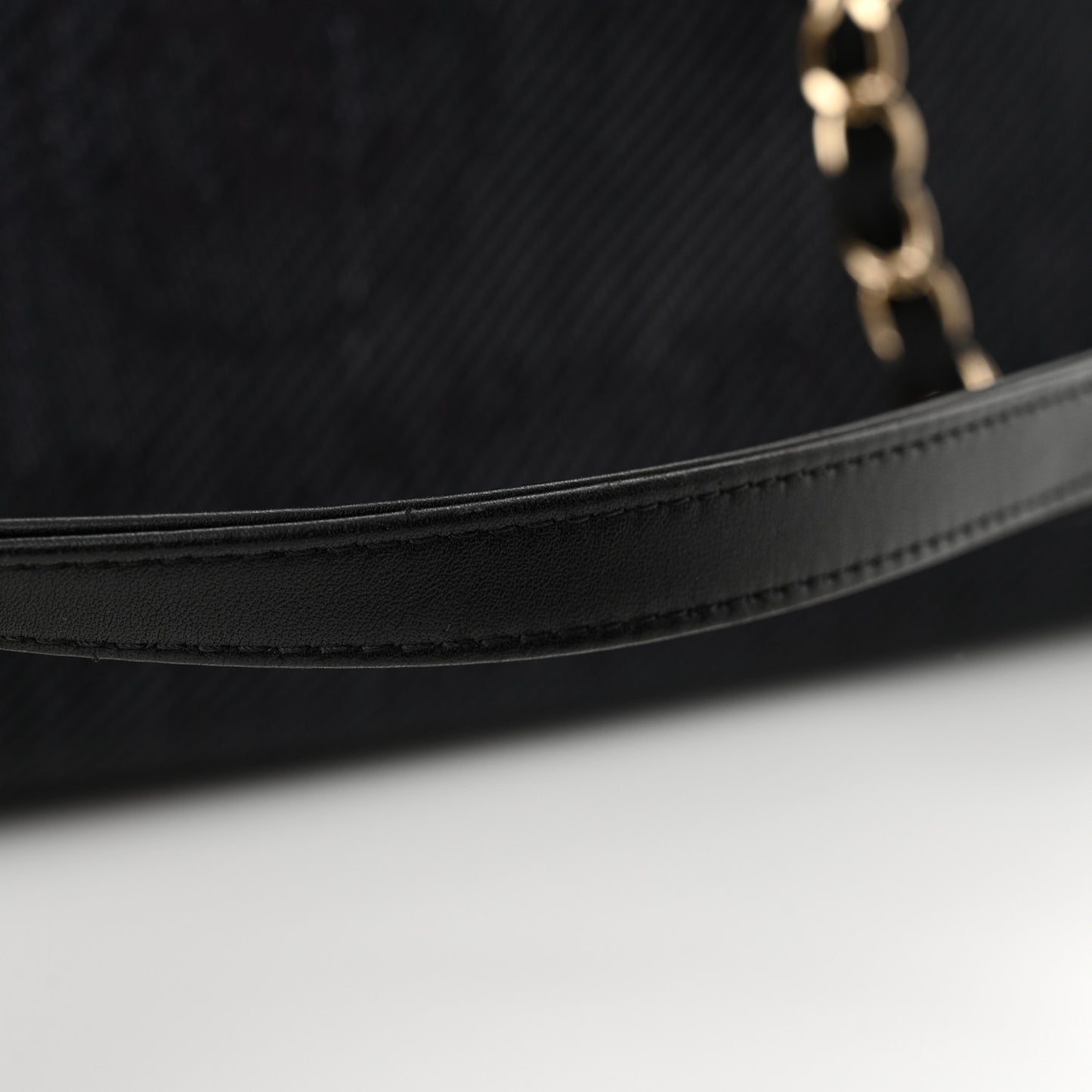 Mixed Fibers Calfskin Medium Deauville Black