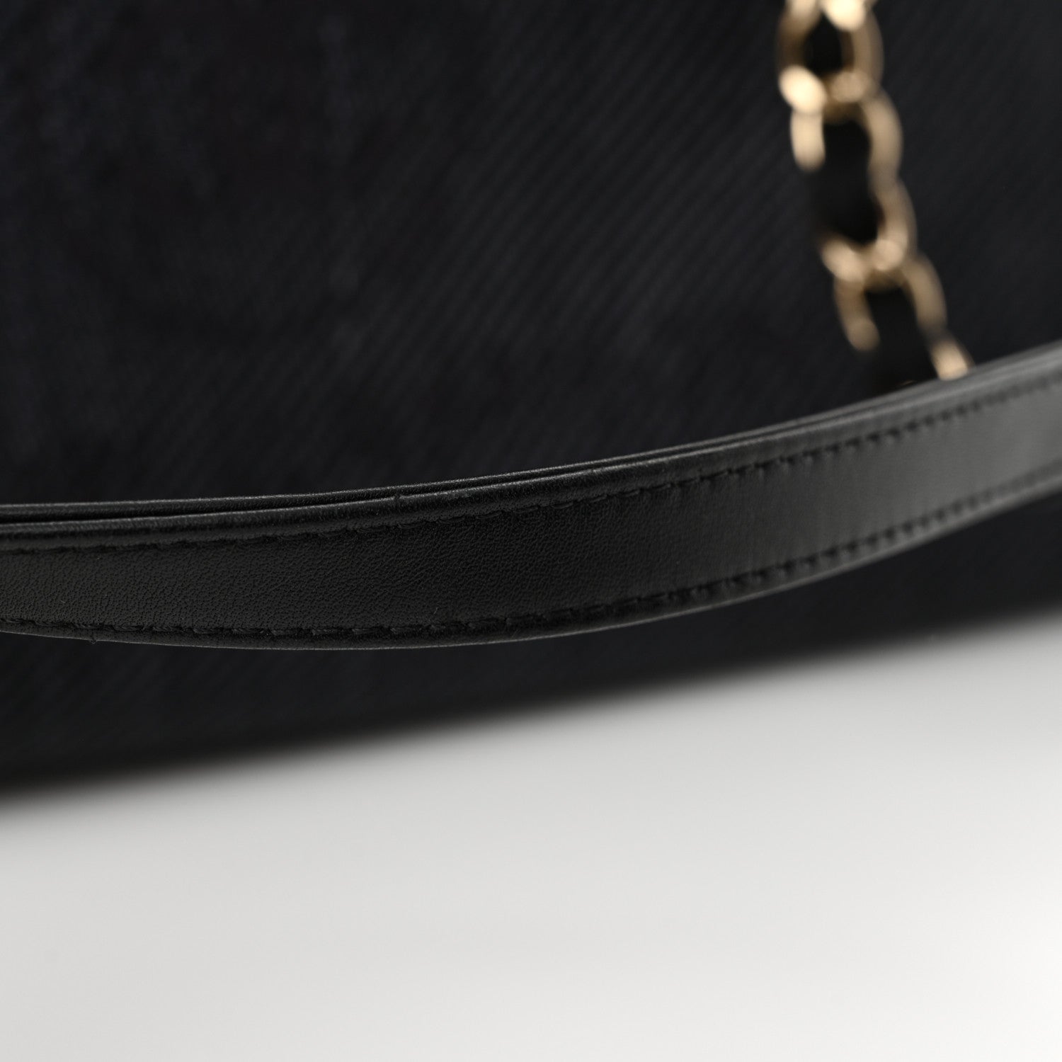 Chanel Mixed Fibers Calfskin Medium Deauville Black 17 of 18