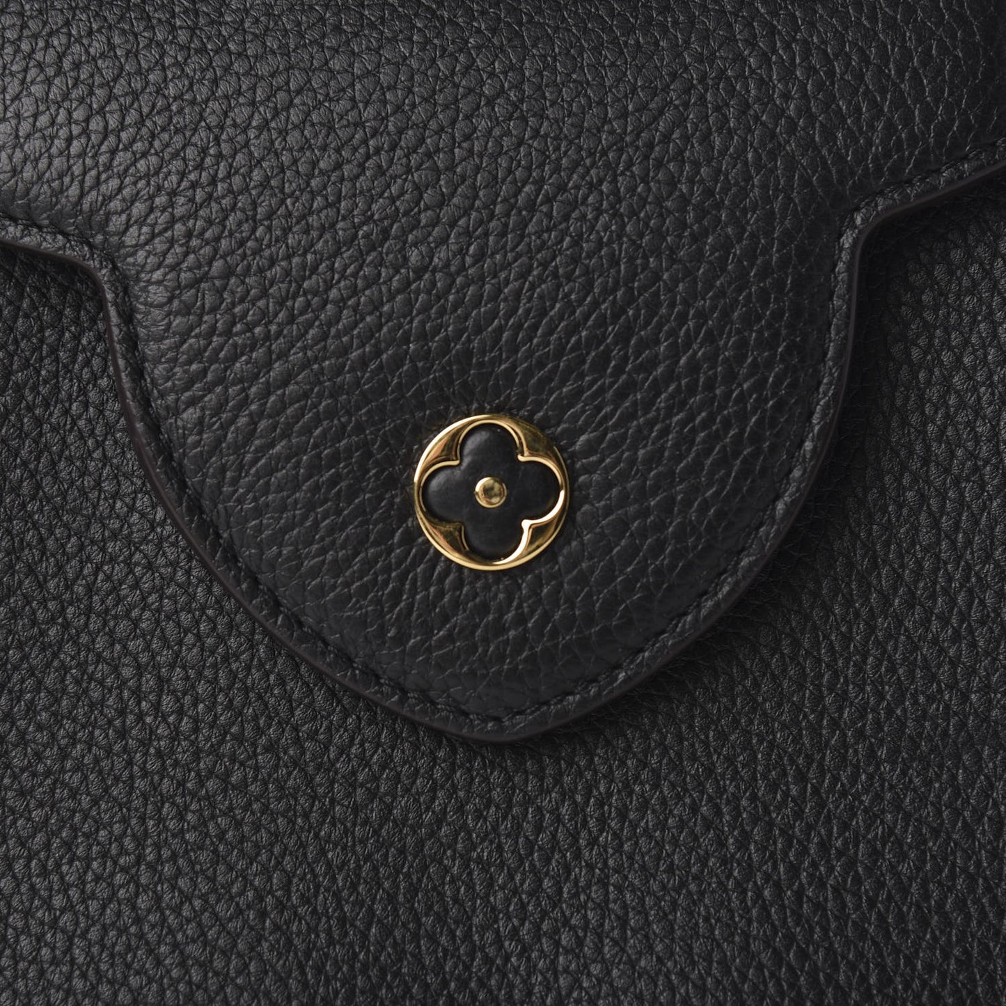Taurillon Capucines PM Black