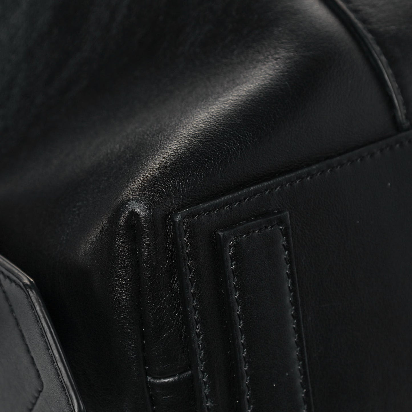 Smooth Calfskin Large Soft Antigona Black