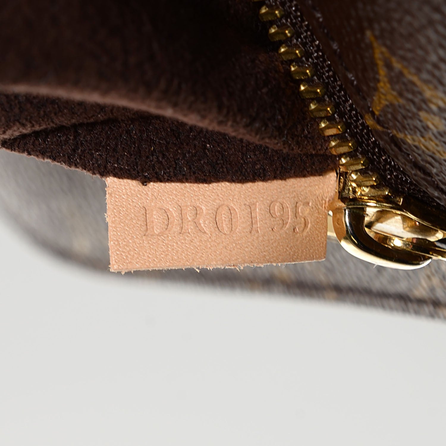 Louis Vuitton Monogram Pochette Metis 7 of 7