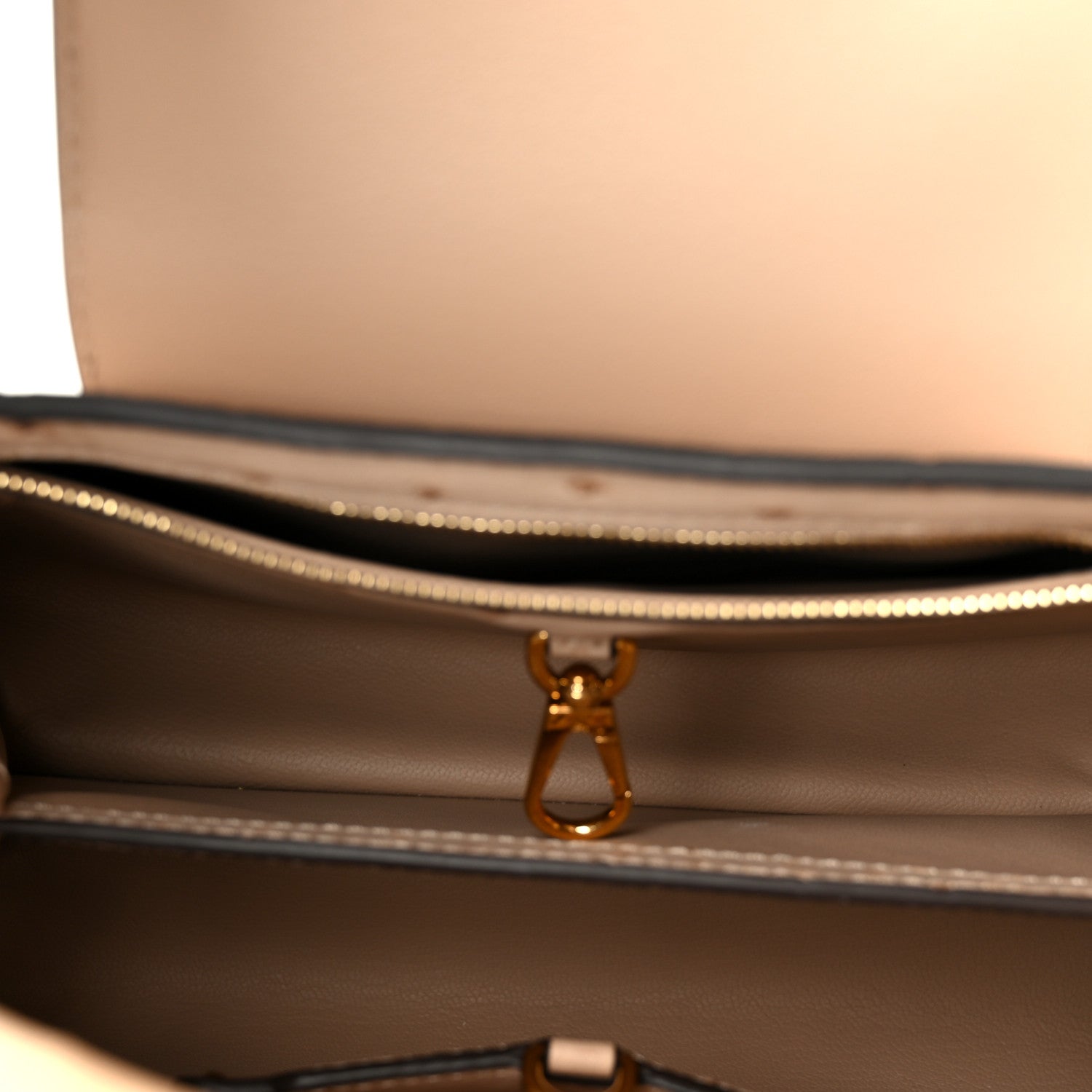 Louis Vuitton Ostrich Capucines PM Rose Champagne 6 of 10