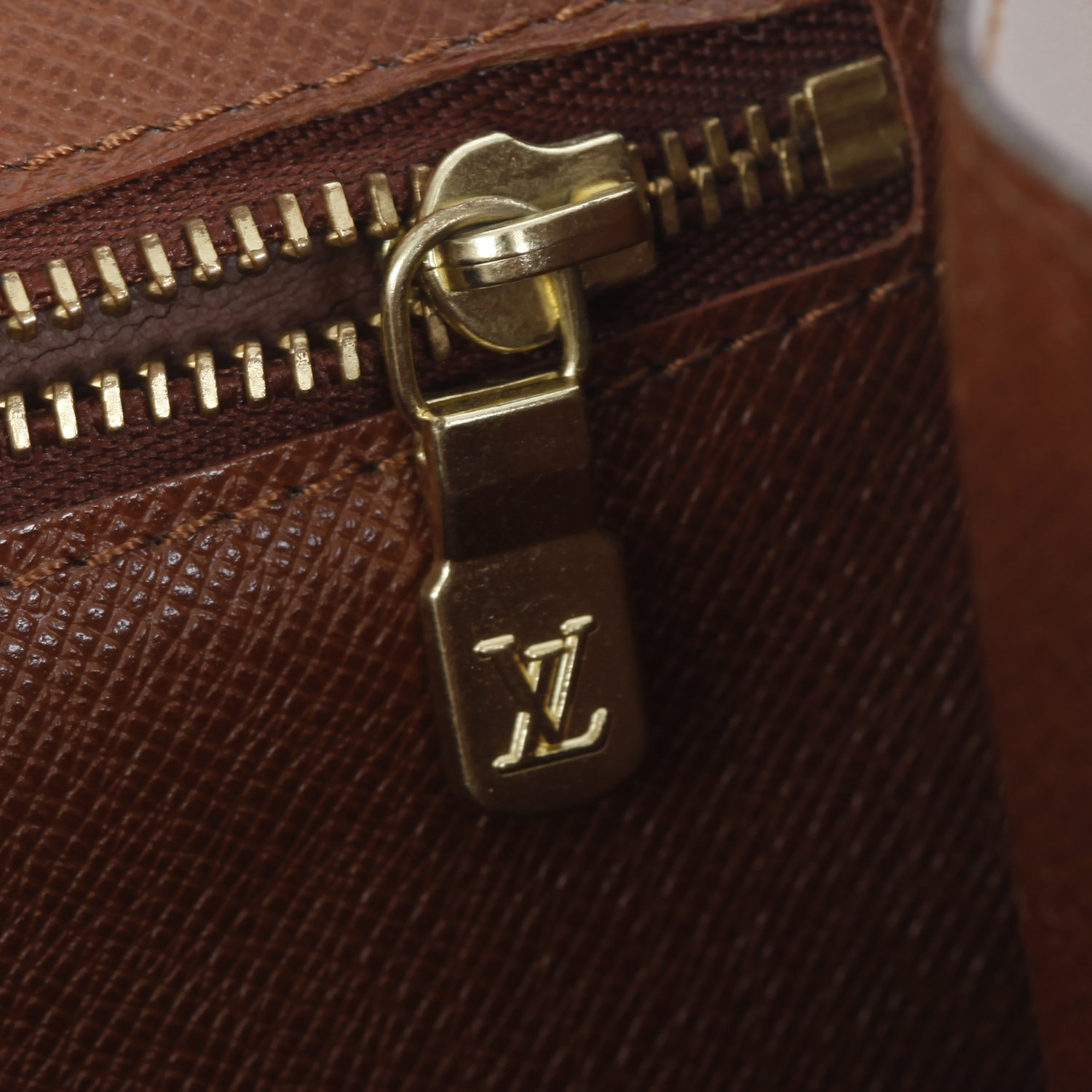 Louis Vuitton Monogram Monceau 26 8 of 10