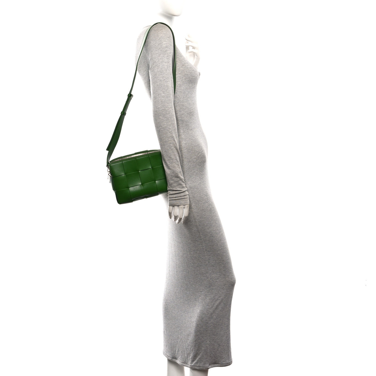 Calfskin Maxi Intrecciato Cassette Camera Bag Avocado
