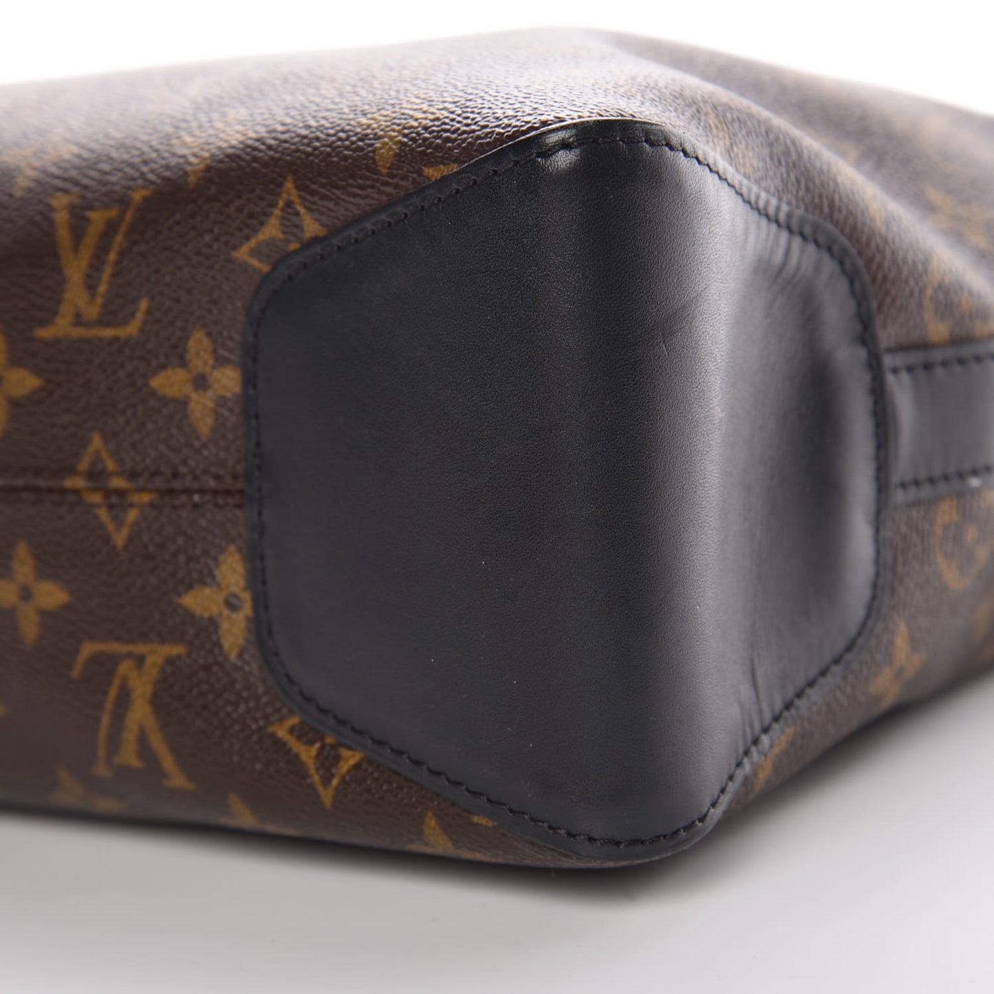 Monogram Macassar Torres Messenger